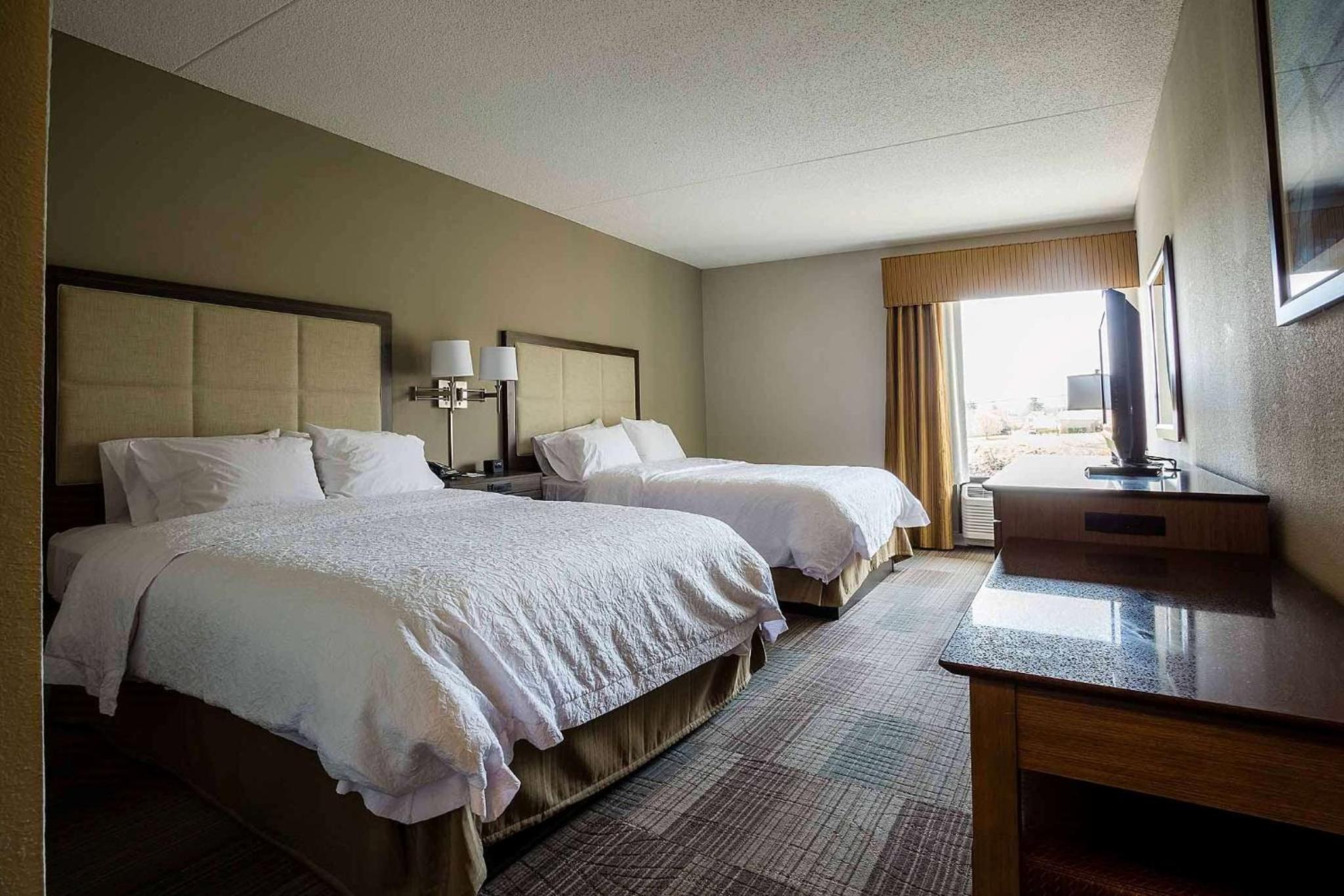 Queen Room with Two Queen Beds - Non-Smoking - Photo 1