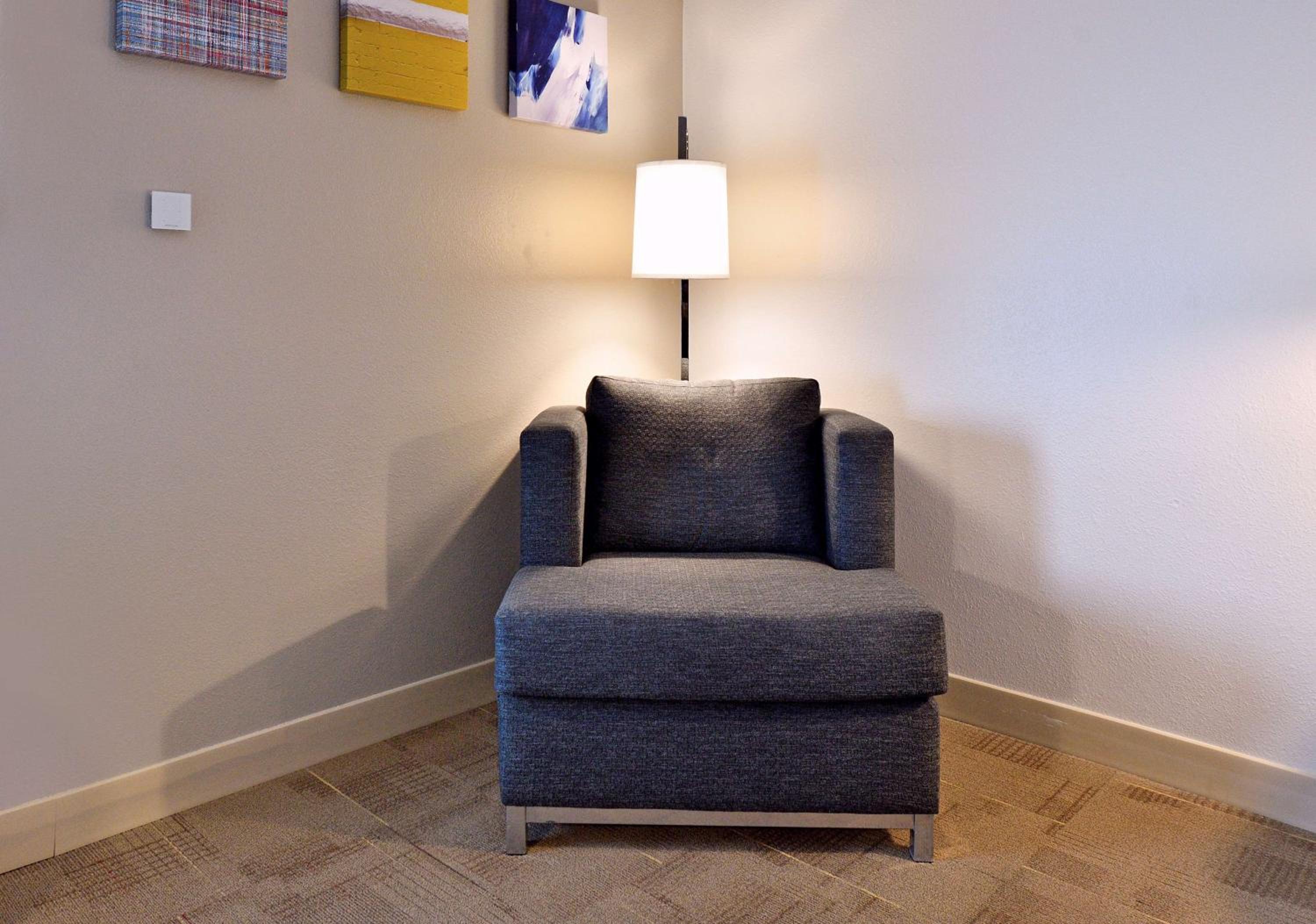 King Room with Accessible Tub - Mobility and Hearing Access/Non-Smoking - Photo 2
