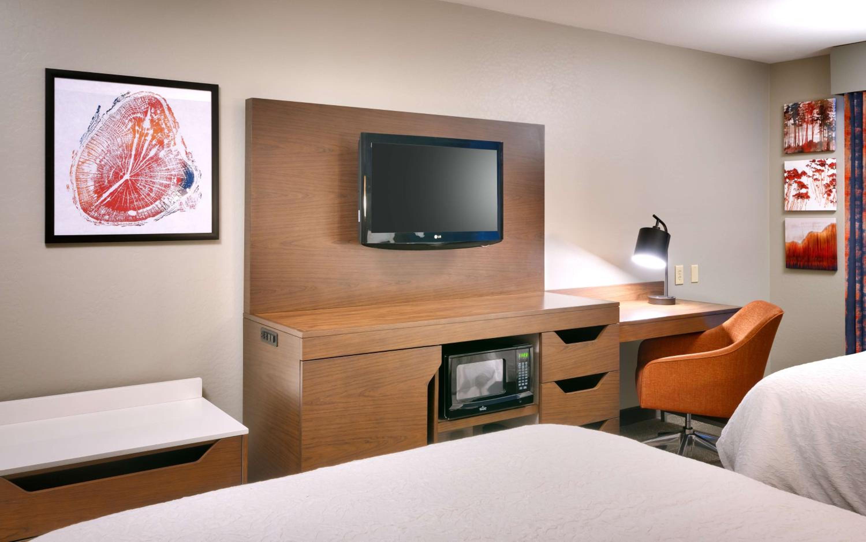 Room with Two Queen Beds - Non-Smoking - Photo 2