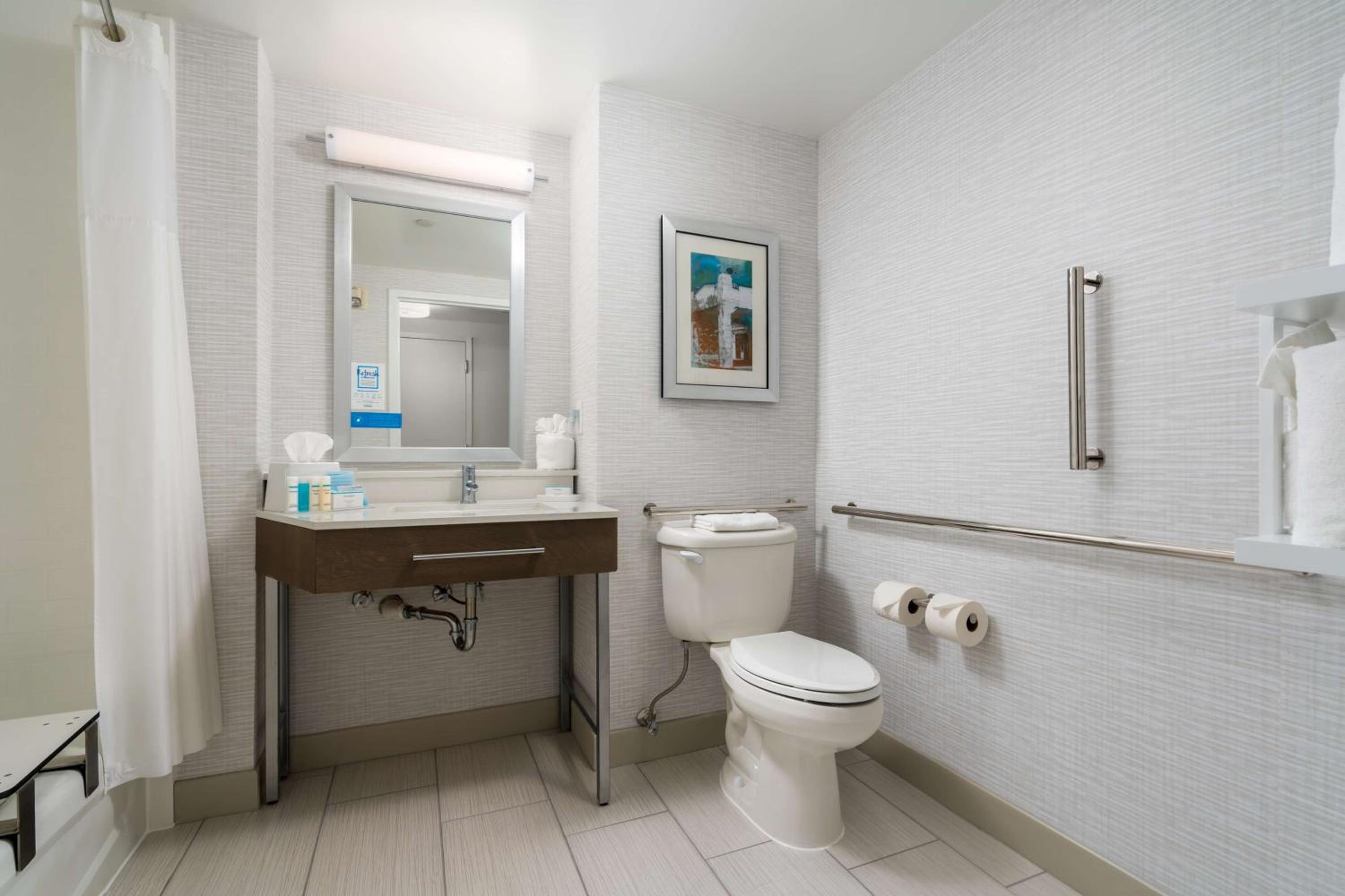 Queen Room with Two Queen Beds - Mobility and Hearing Access/Non-Smoking - Photo 5