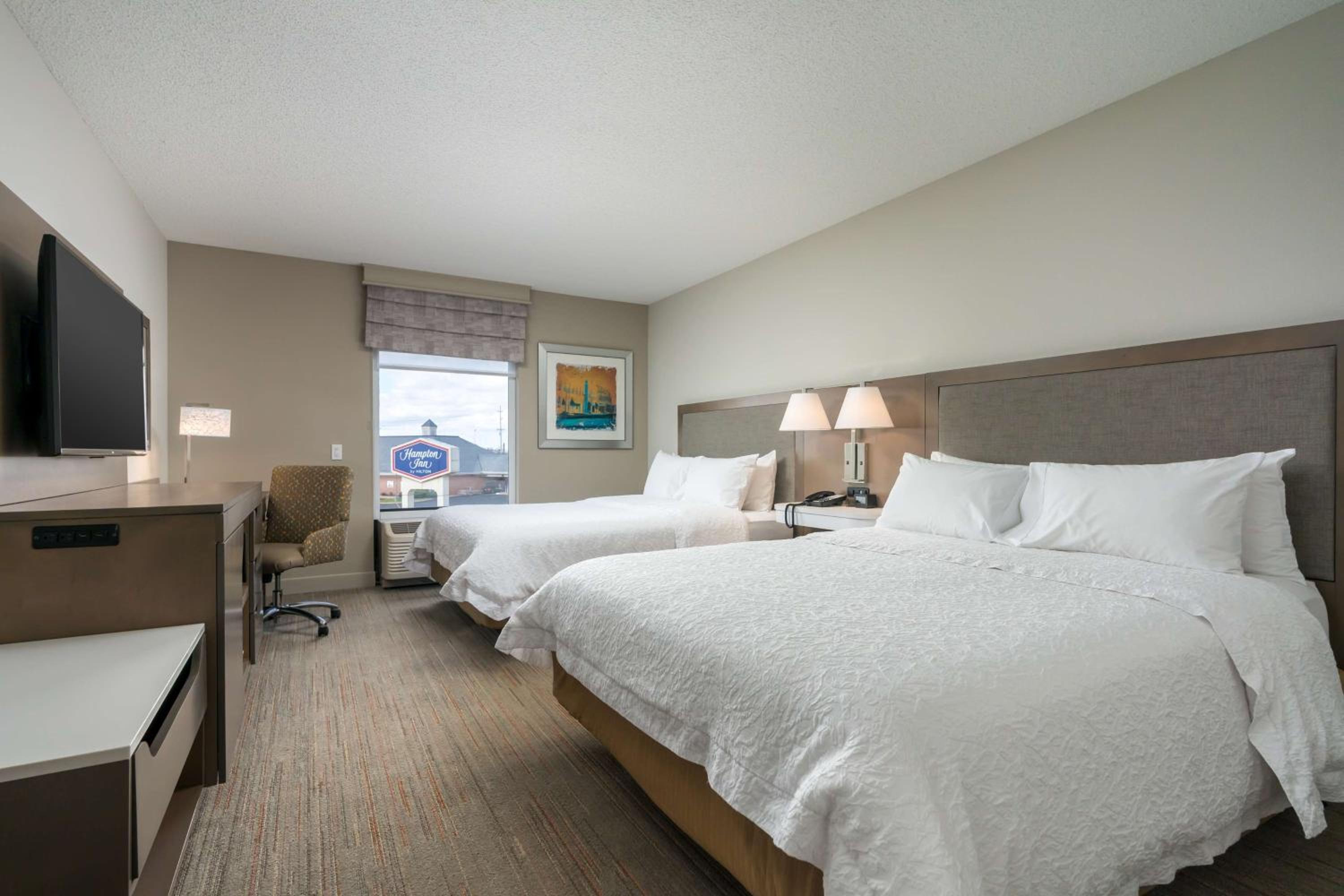 Room with Two Queen Beds - Non-Smoking - Photo 4
