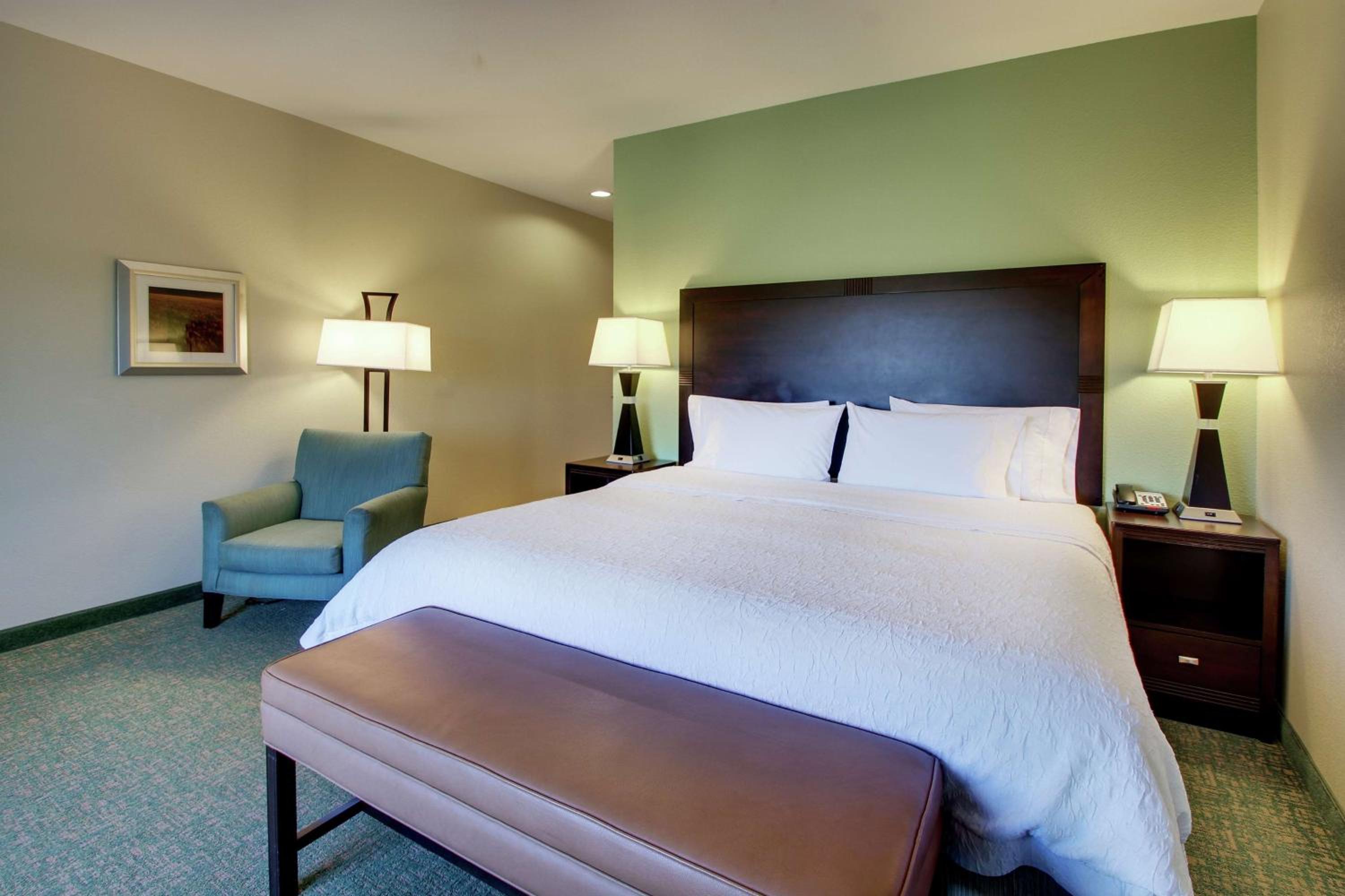 King Room with King Bed - Non-Smoking - Photo 1