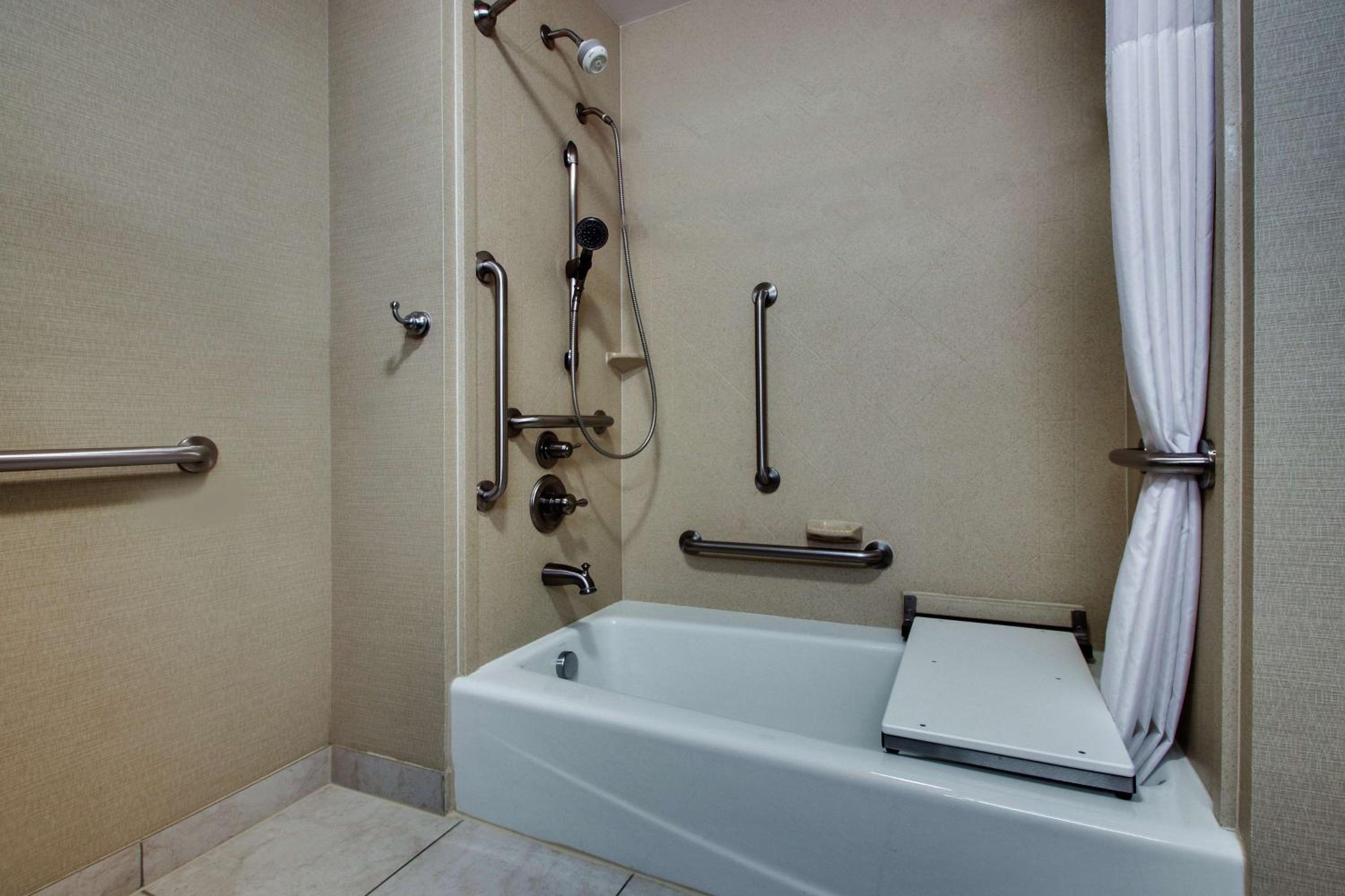 King Room with Accessible Tub - Mobility and Hearing Access/Non-Smoking - Photo 3