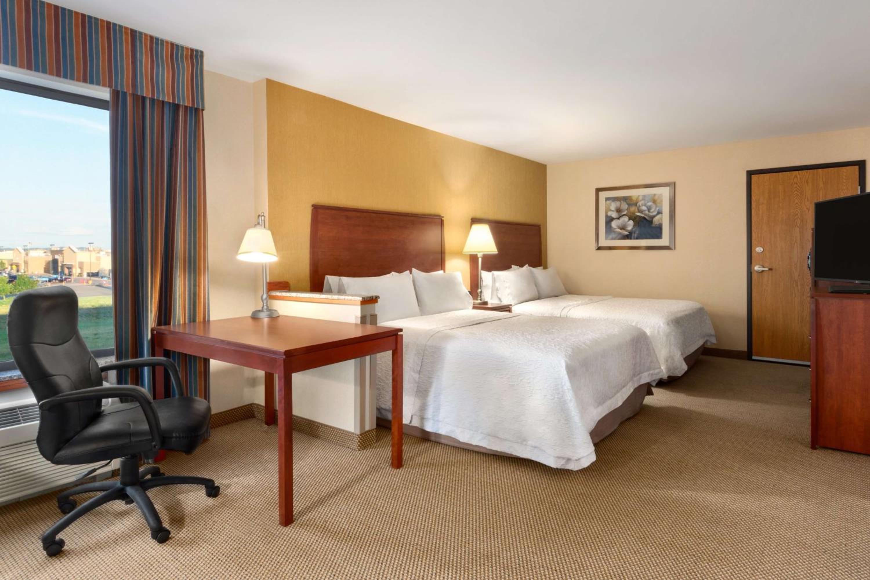 Queen Room with Two Queen Beds - Mobility and Hearing Access/Non-Smoking - Photo 2