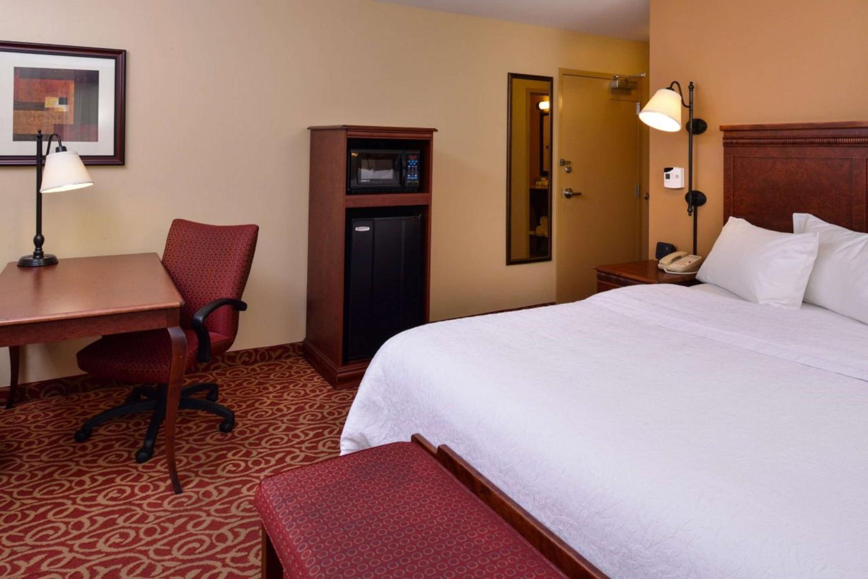 King Room - Non-Smoking - Photo 3