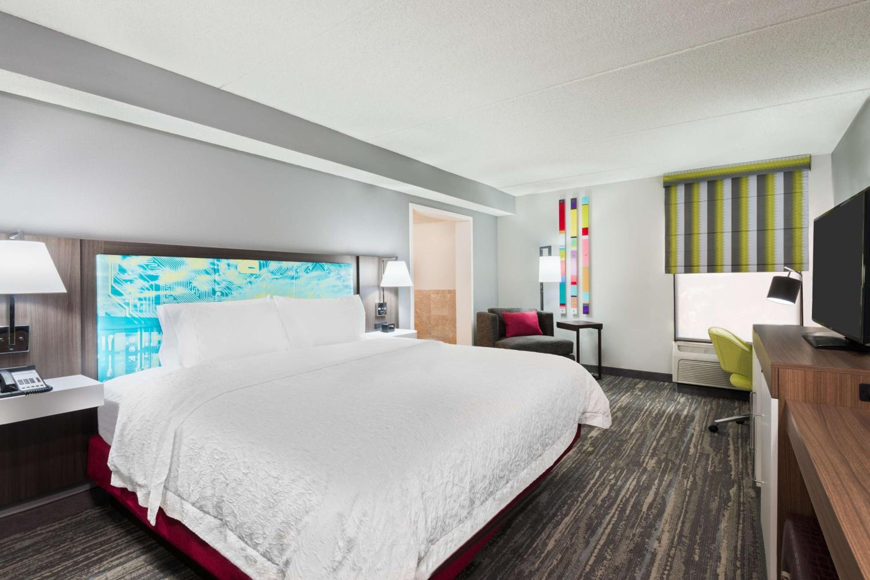 King Room with Spa Bath at Hampton Inn Ellenton/Bradenton in Ellenton
