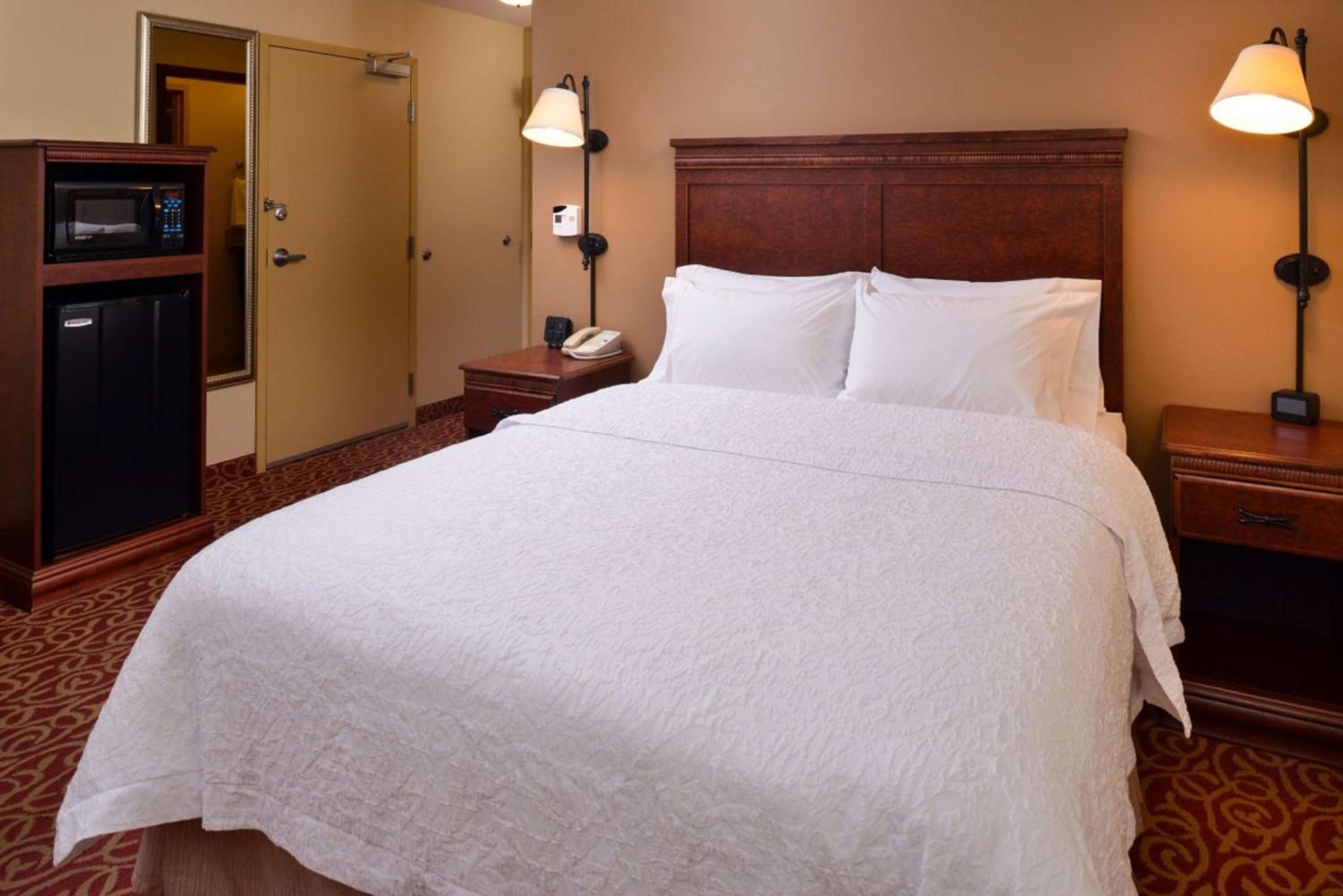 Queen Room - Non-Smoking - Photo 1