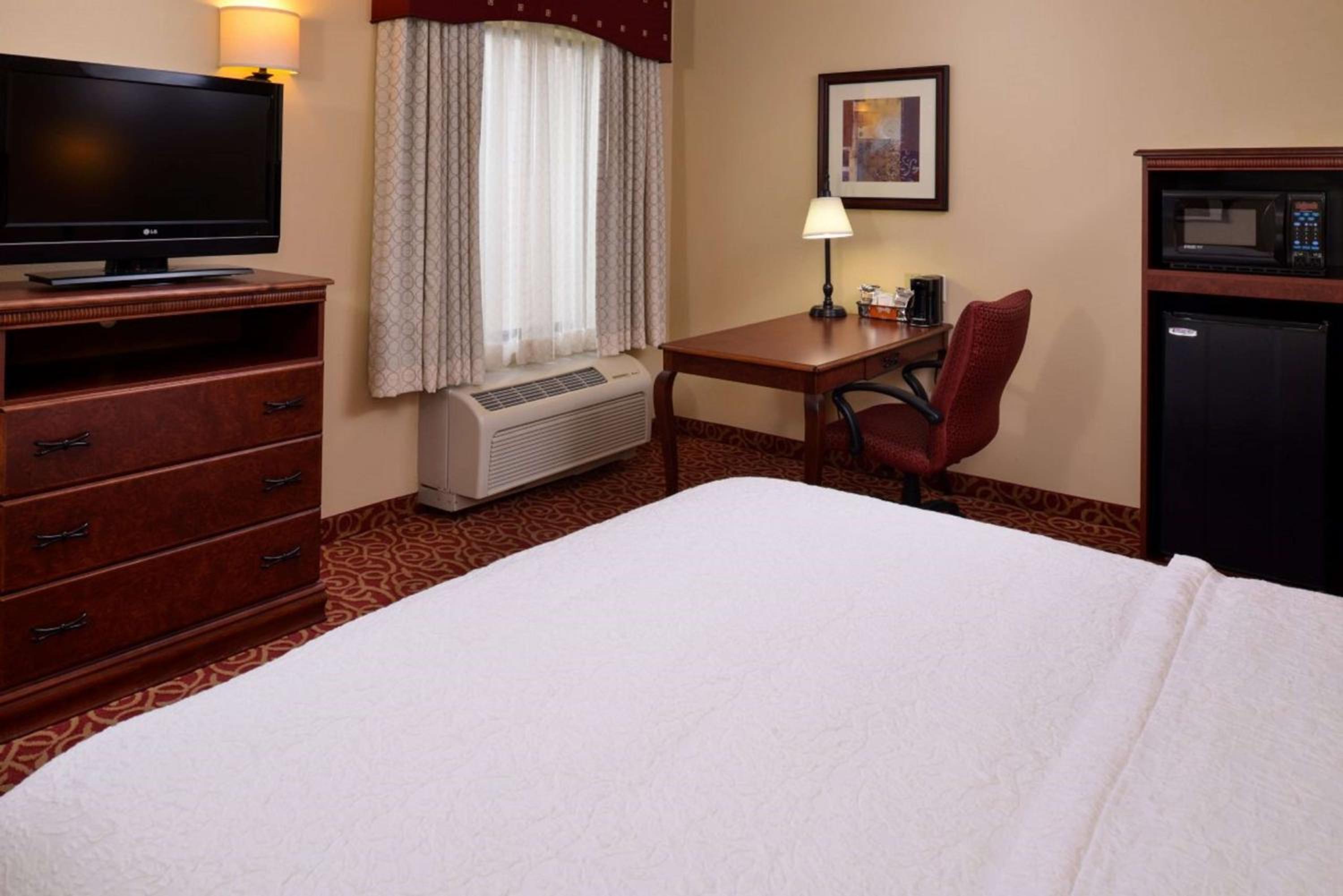 Queen Room - Non-Smoking - Photo 2