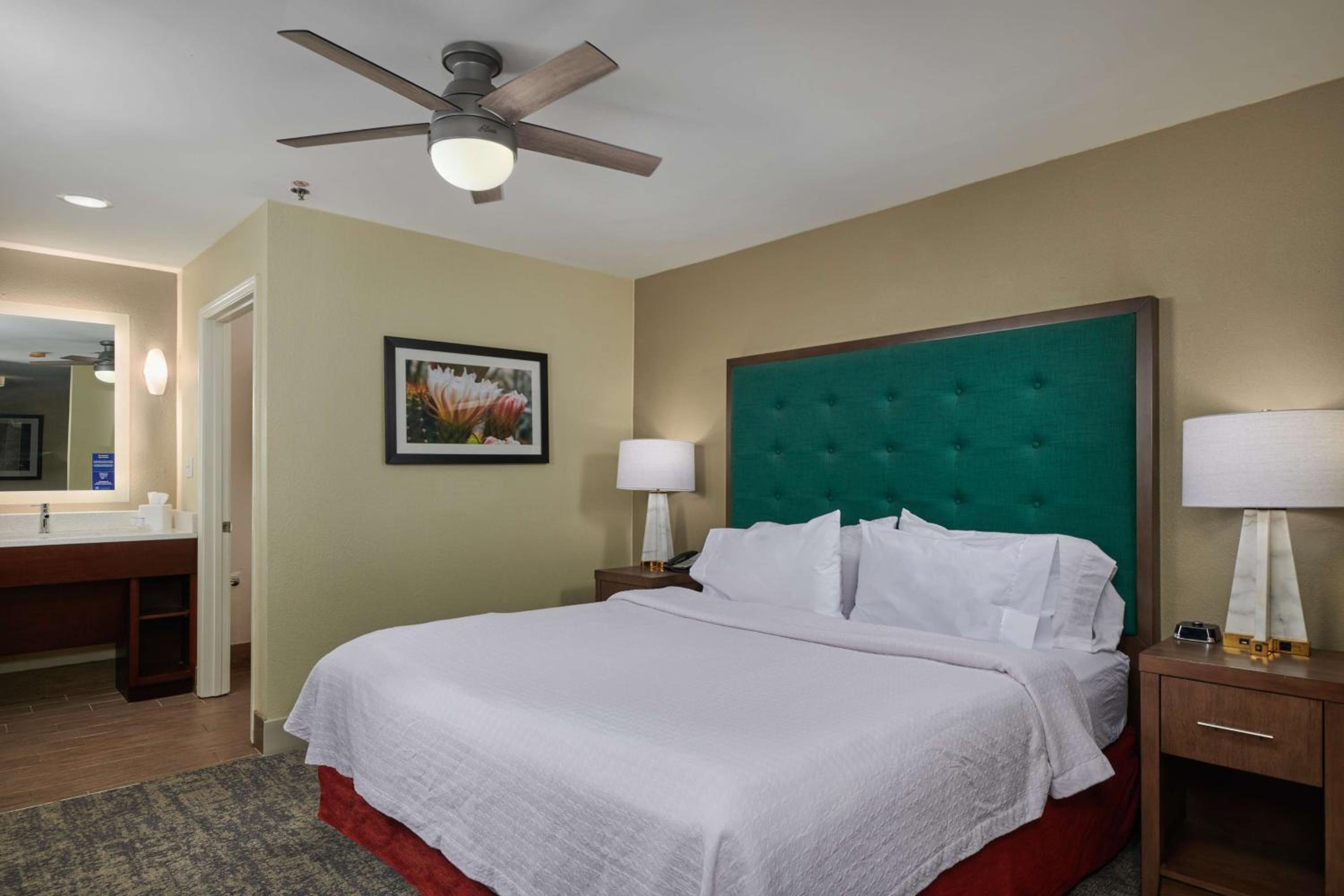 King Studio Suite - Non-Smoking - Photo 6