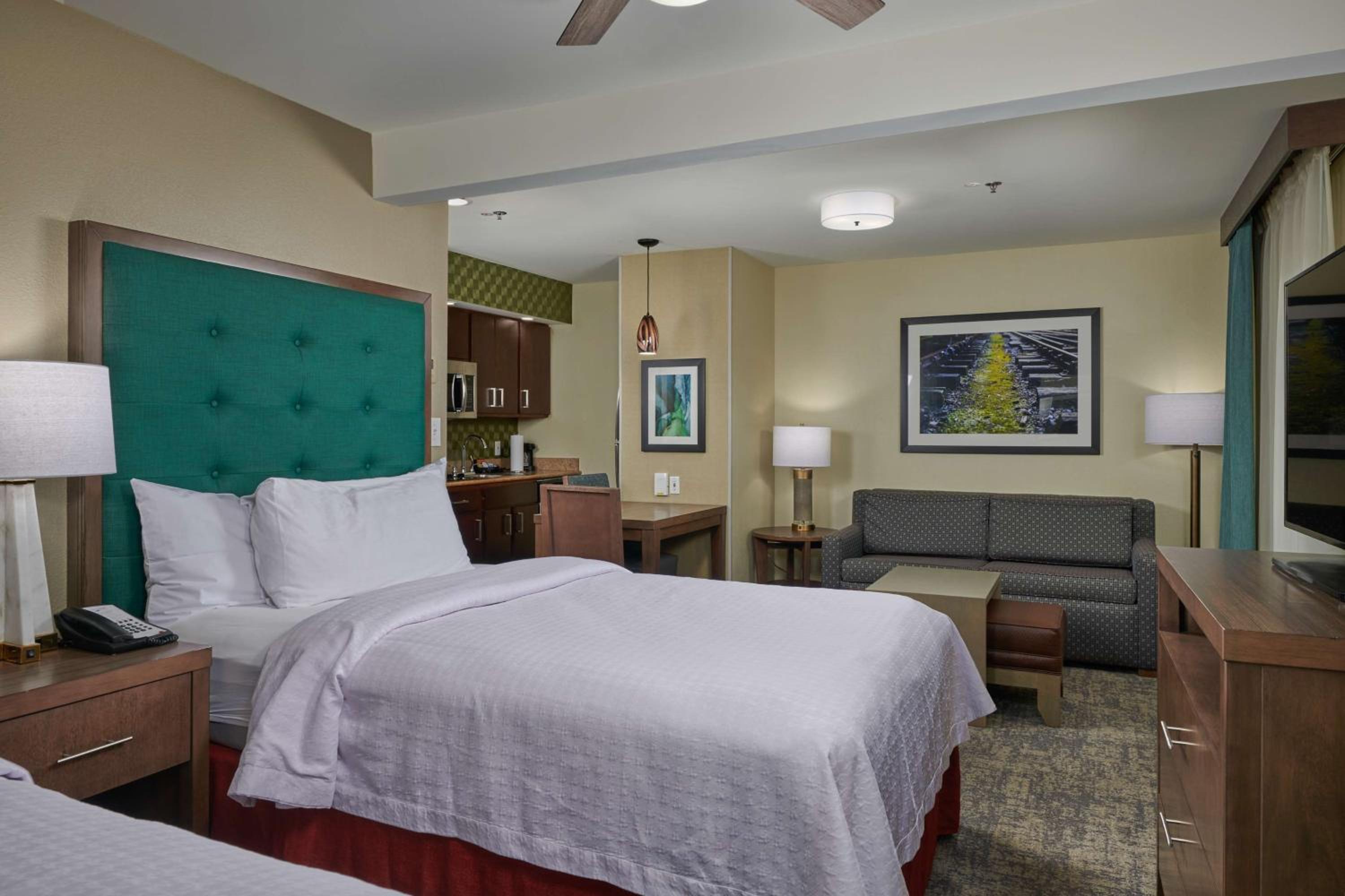 Studio Suite with Two Double Beds - Non-Smoking - Photo 8