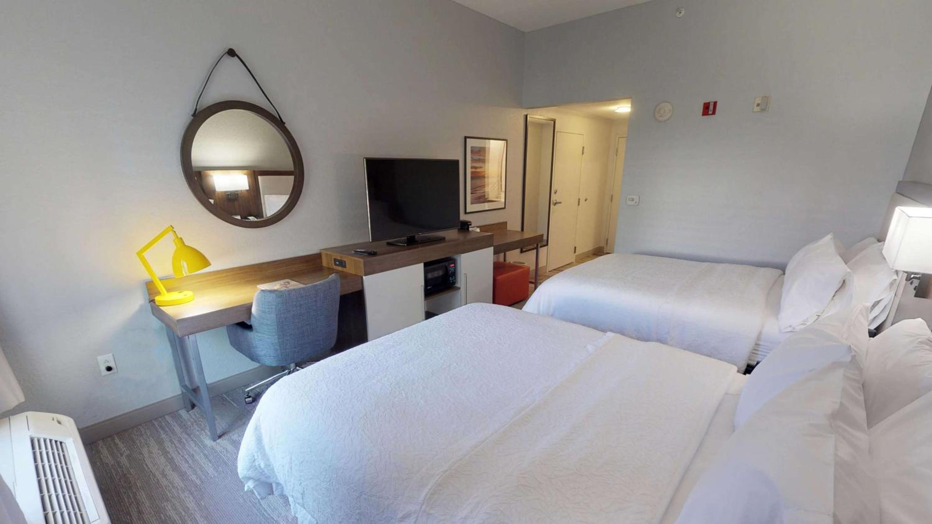 Queen Room with Two Queen Beds - Mobility Access/Non-Smoking - Photo 2
