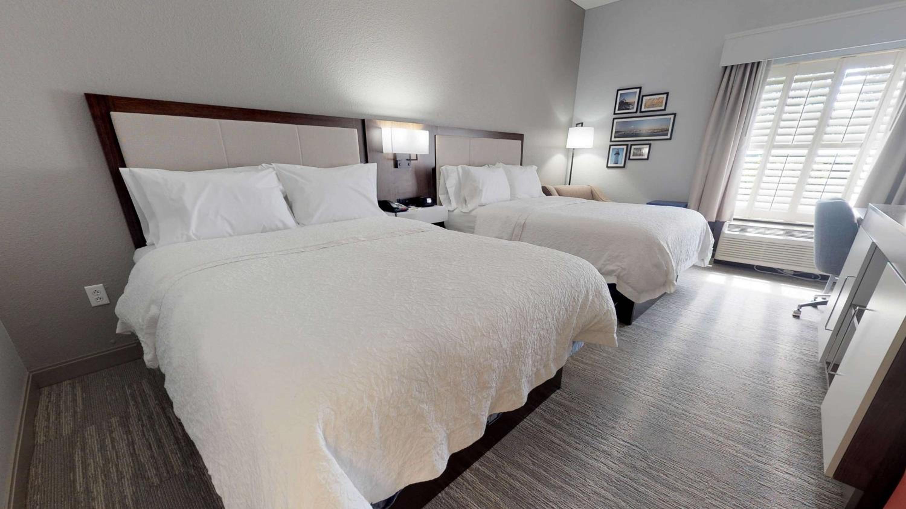 Room with Two Queen Beds - Non-Smoking - Photo 2