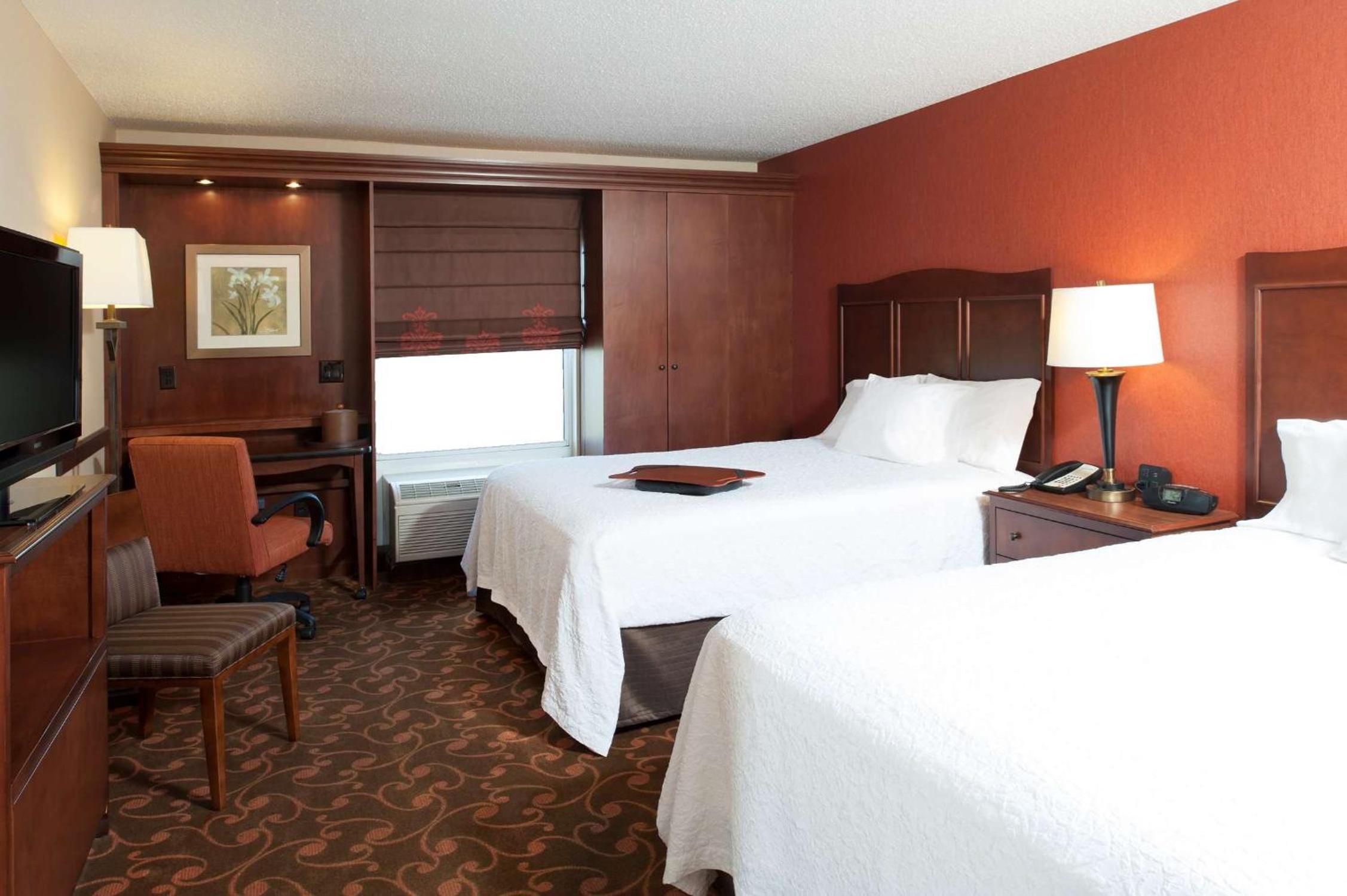 Room with Two Queen Beds - Non-Smoking - Photo 3