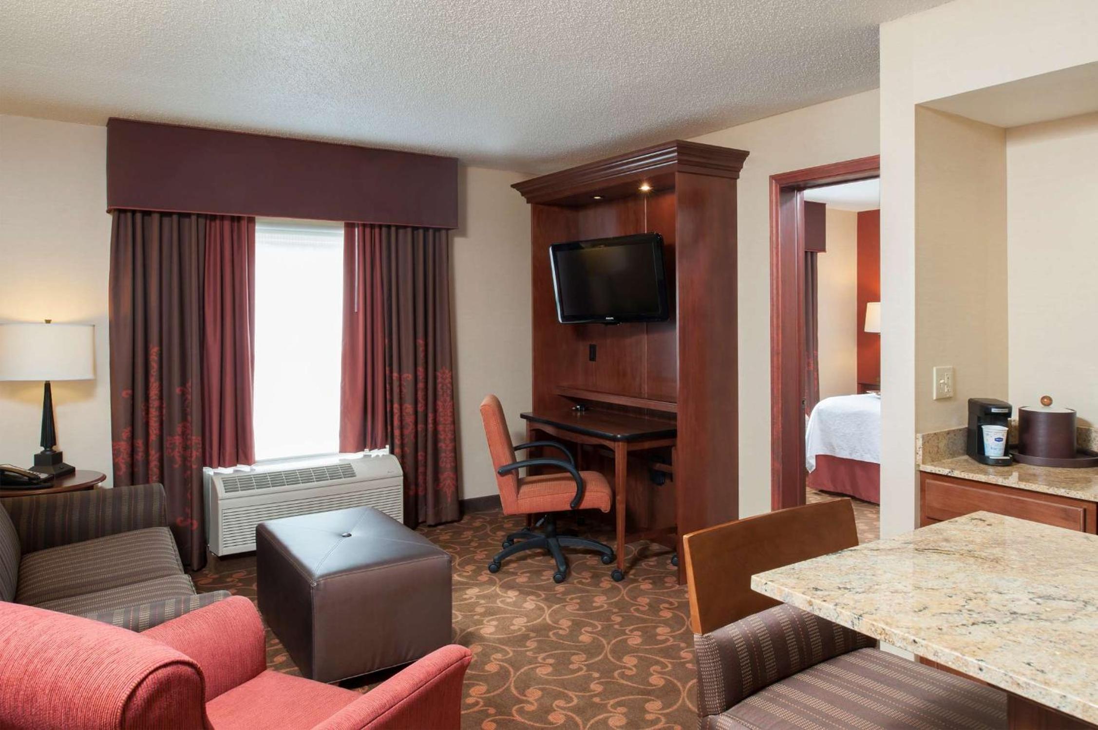 One-Bedroom King Suite - Non-Smoking - Photo 3