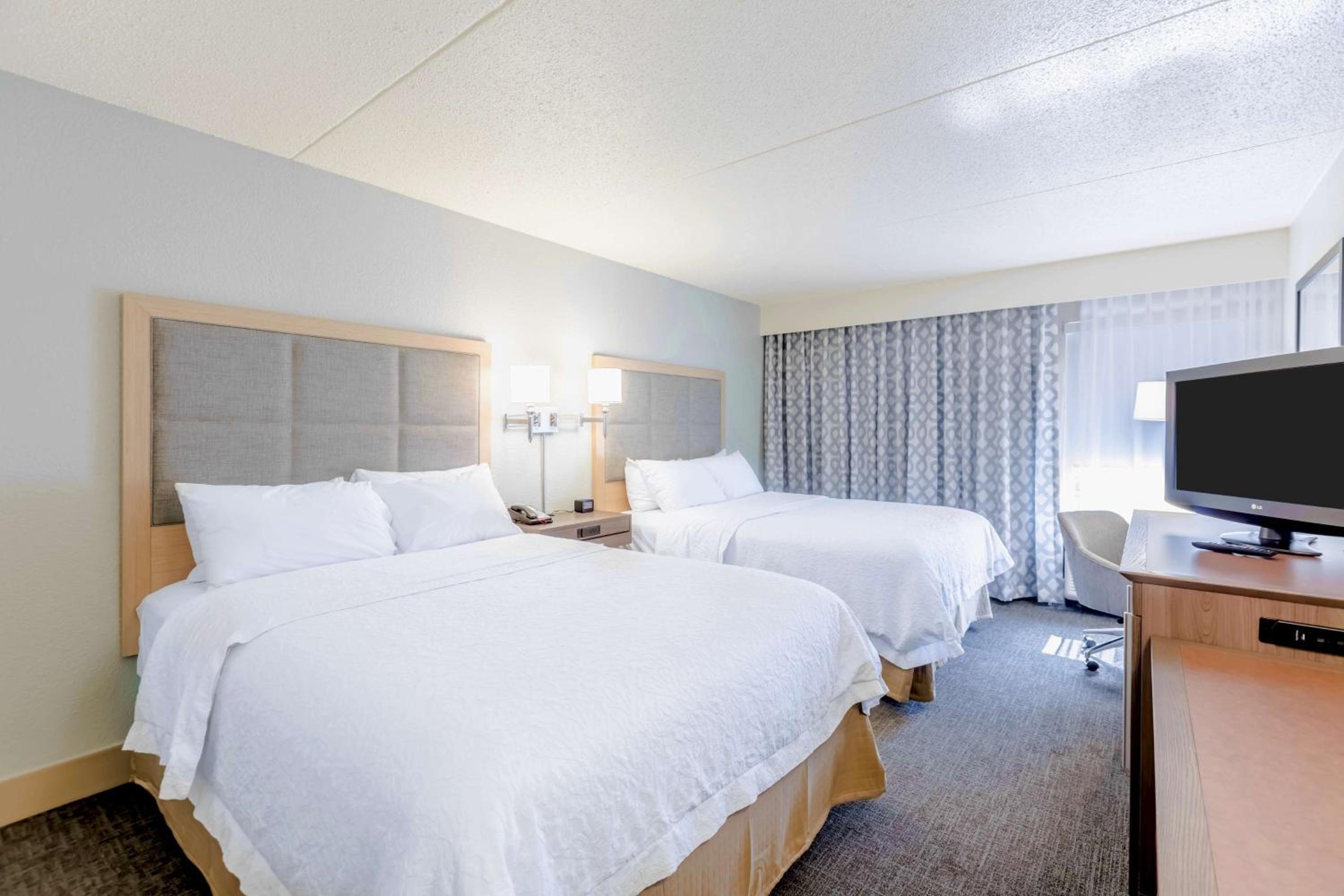 Room with Two Queen Beds - Non-Smoking - Photo 1