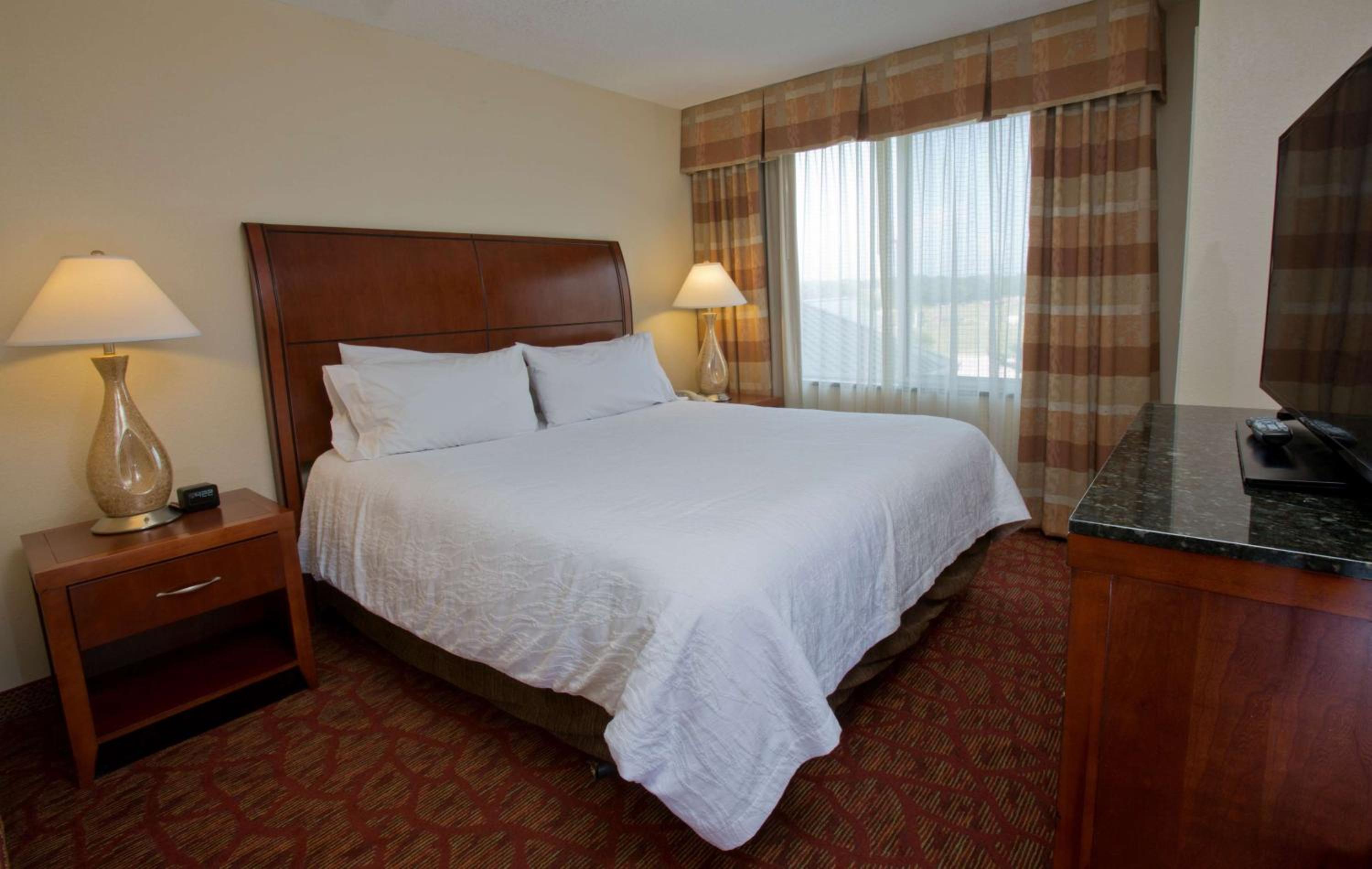 Junior King Suite with Seating Area - Photo 15