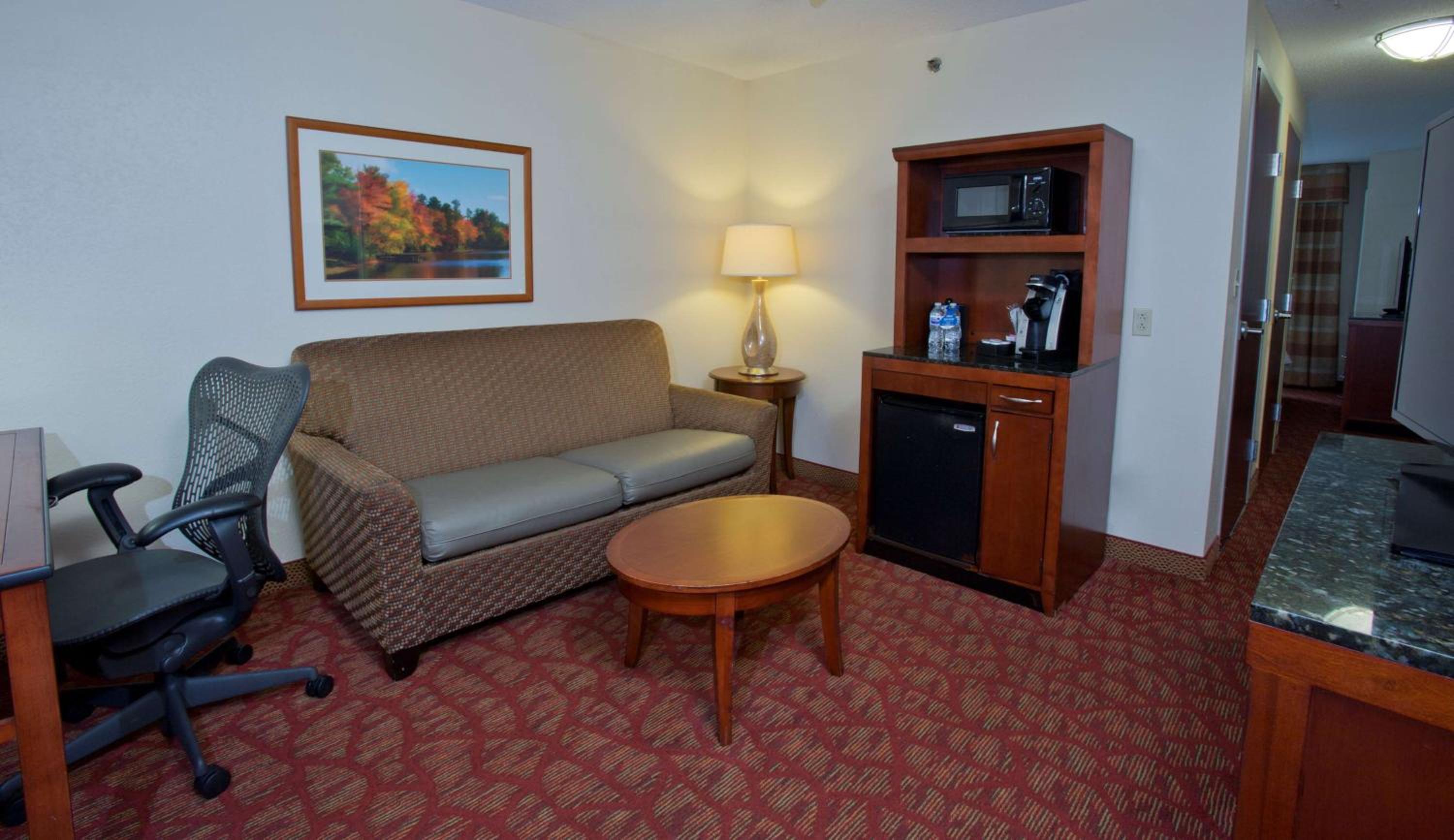 Junior King Suite with Seating Area - Photo 1
