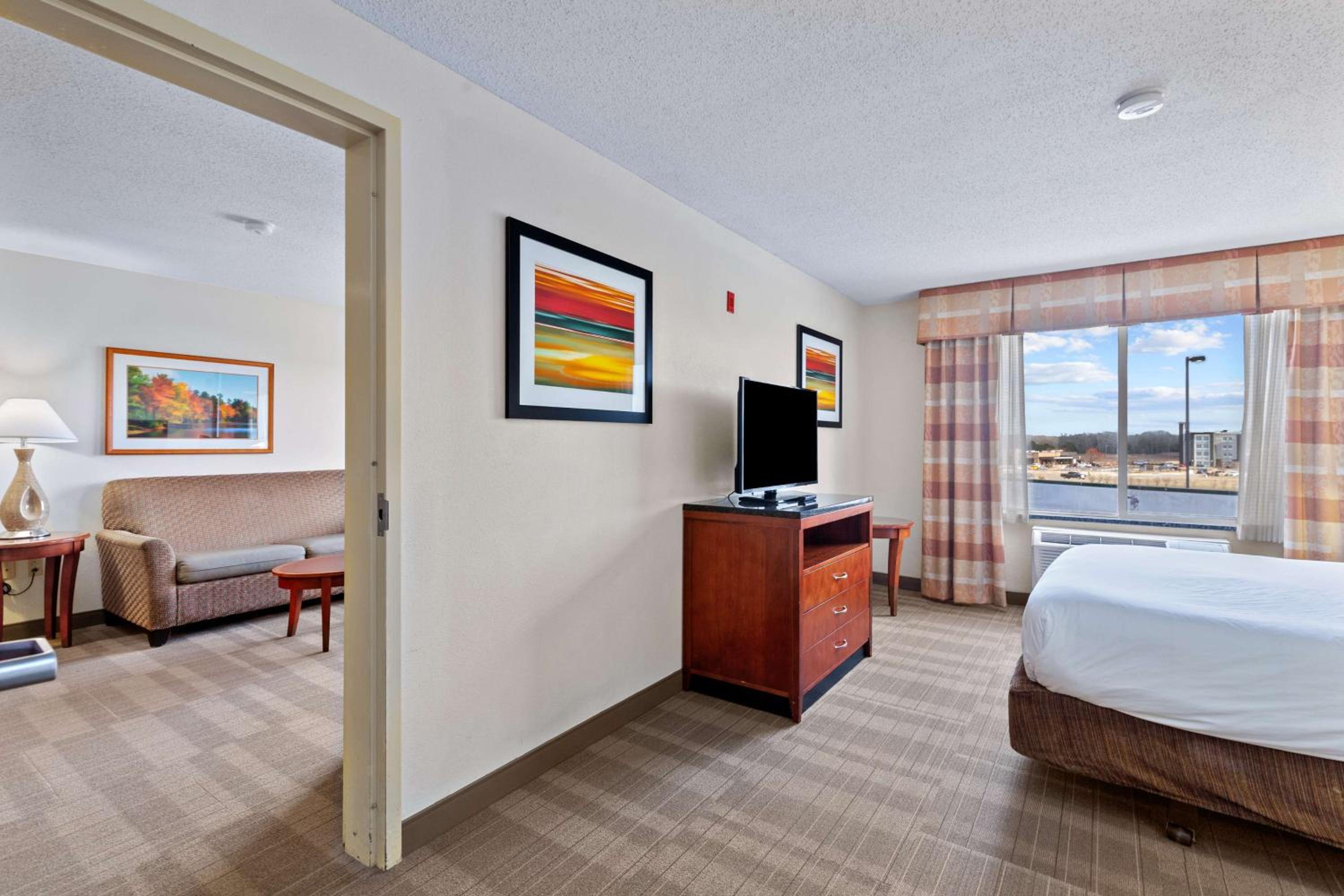 Junior King Suite with Seating Area - Photo 18