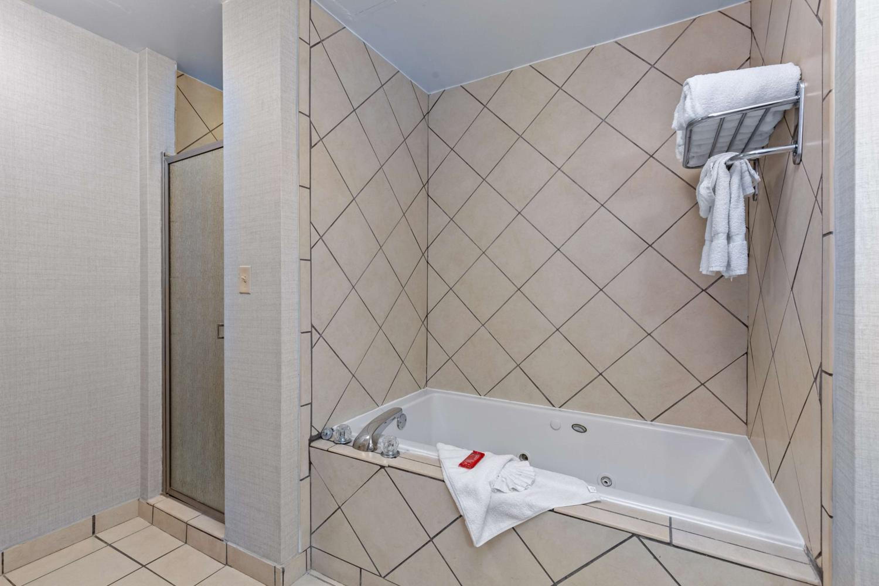 Junior King Suite with Seating Area - Photo 10