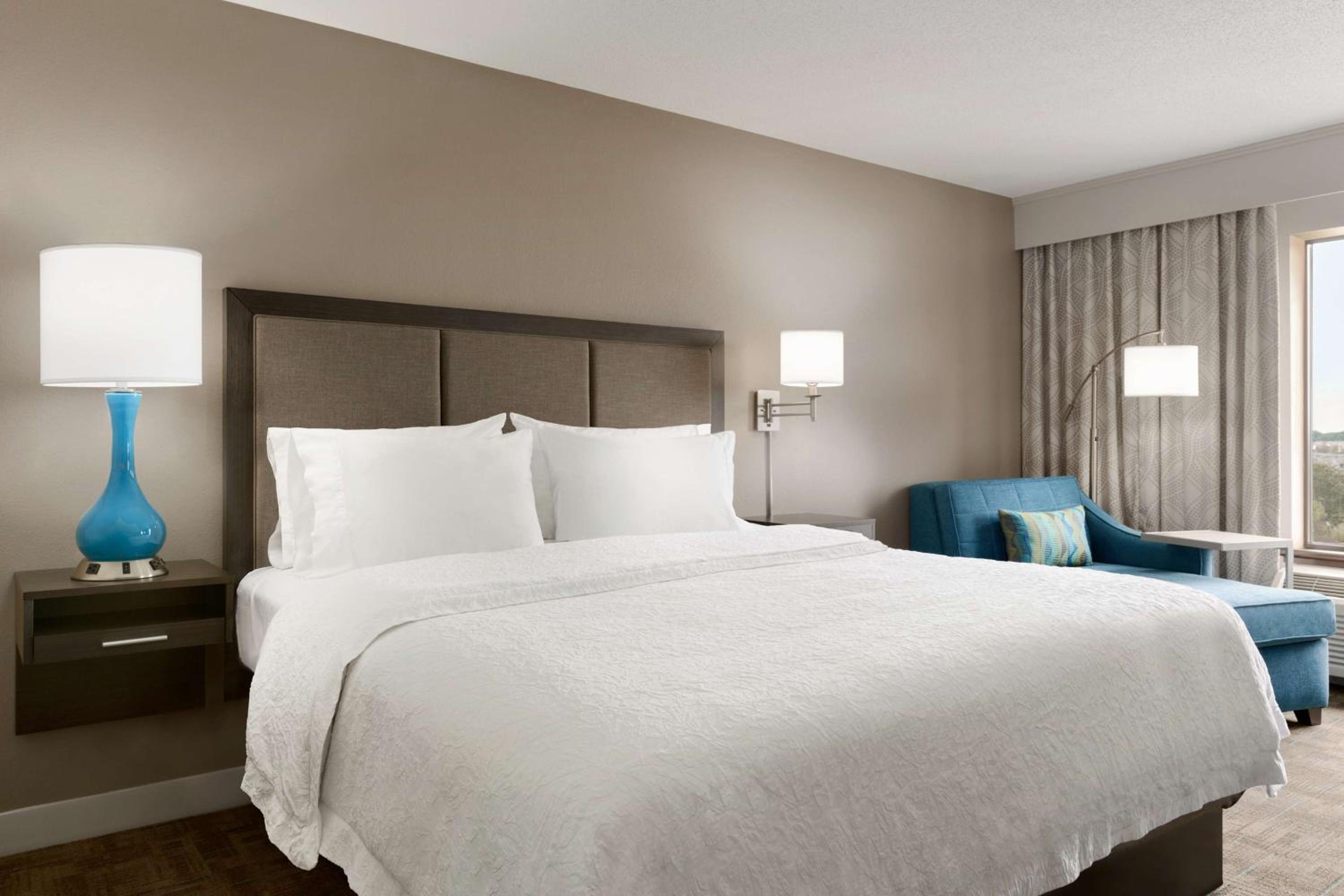 Executive King Room - Non-Smoking - Photo 3