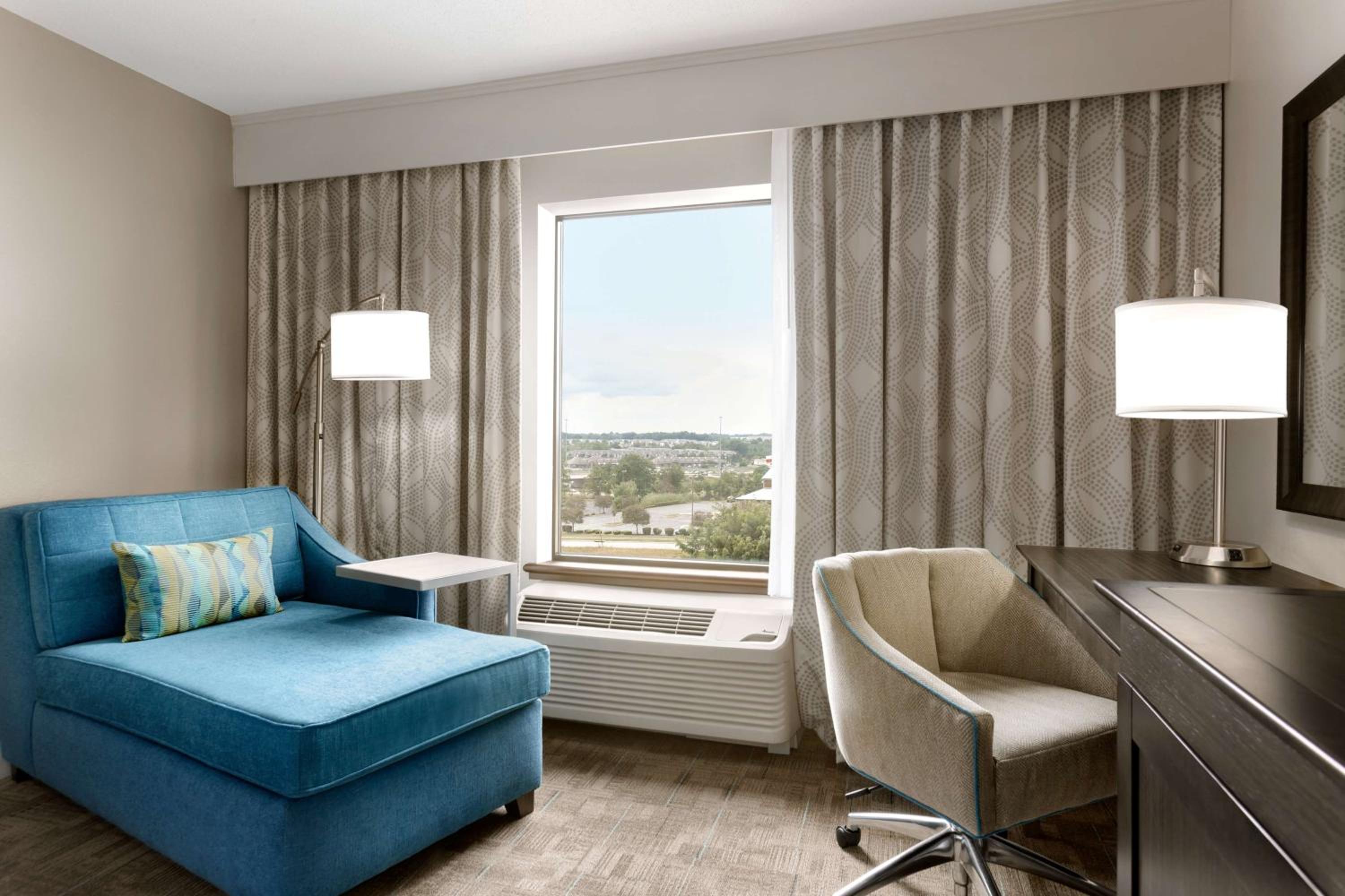 Executive King Room - Non-Smoking - Photo 4