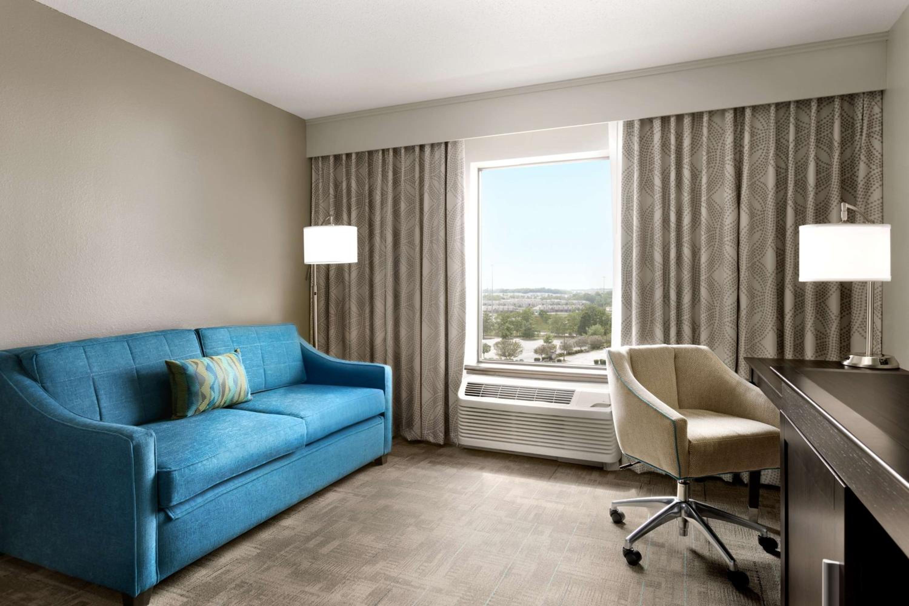 Executive King Room with Sofa Bed - Non-Smoking photo 3