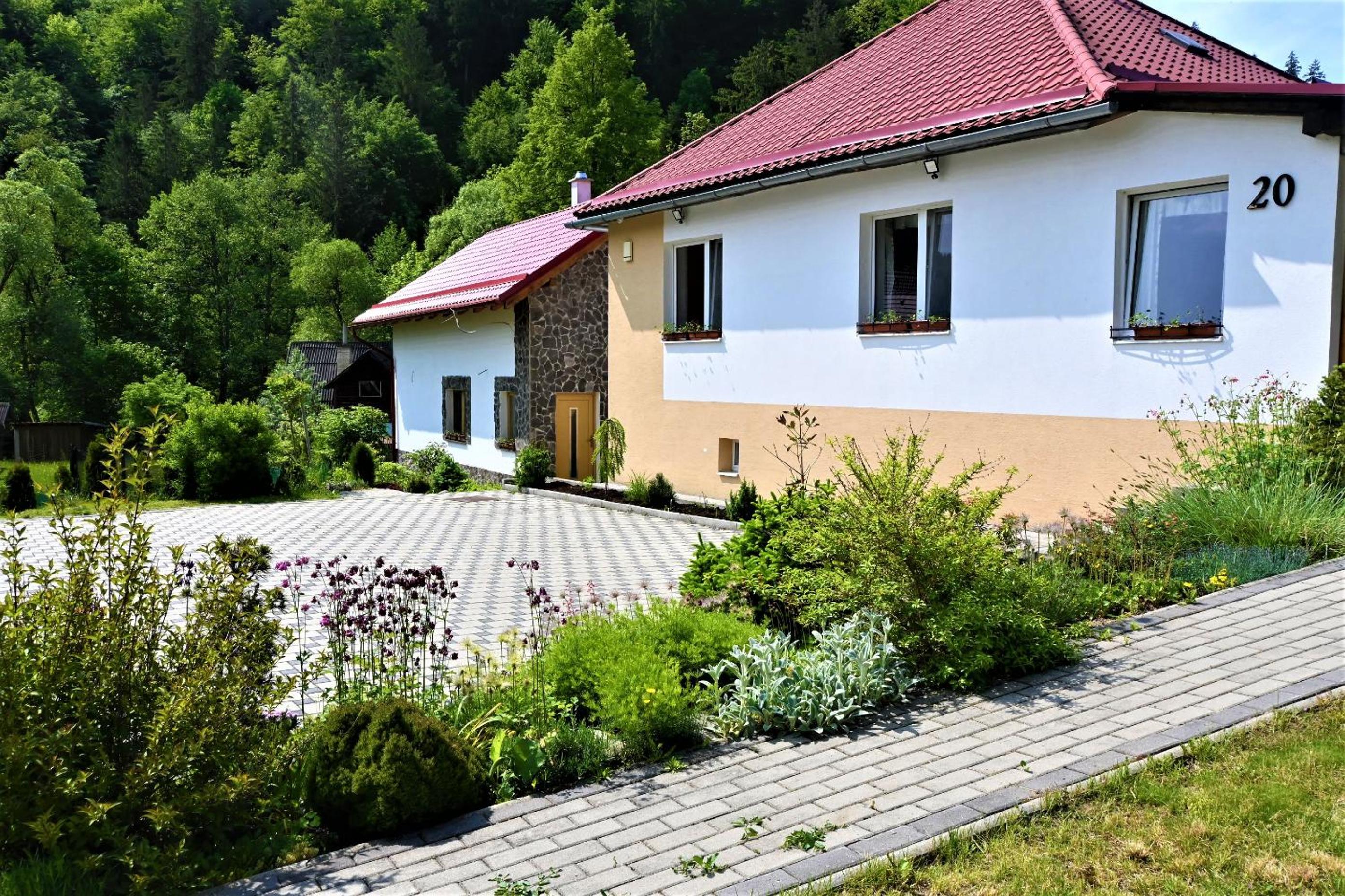 Three-Bedroom House photo 3
