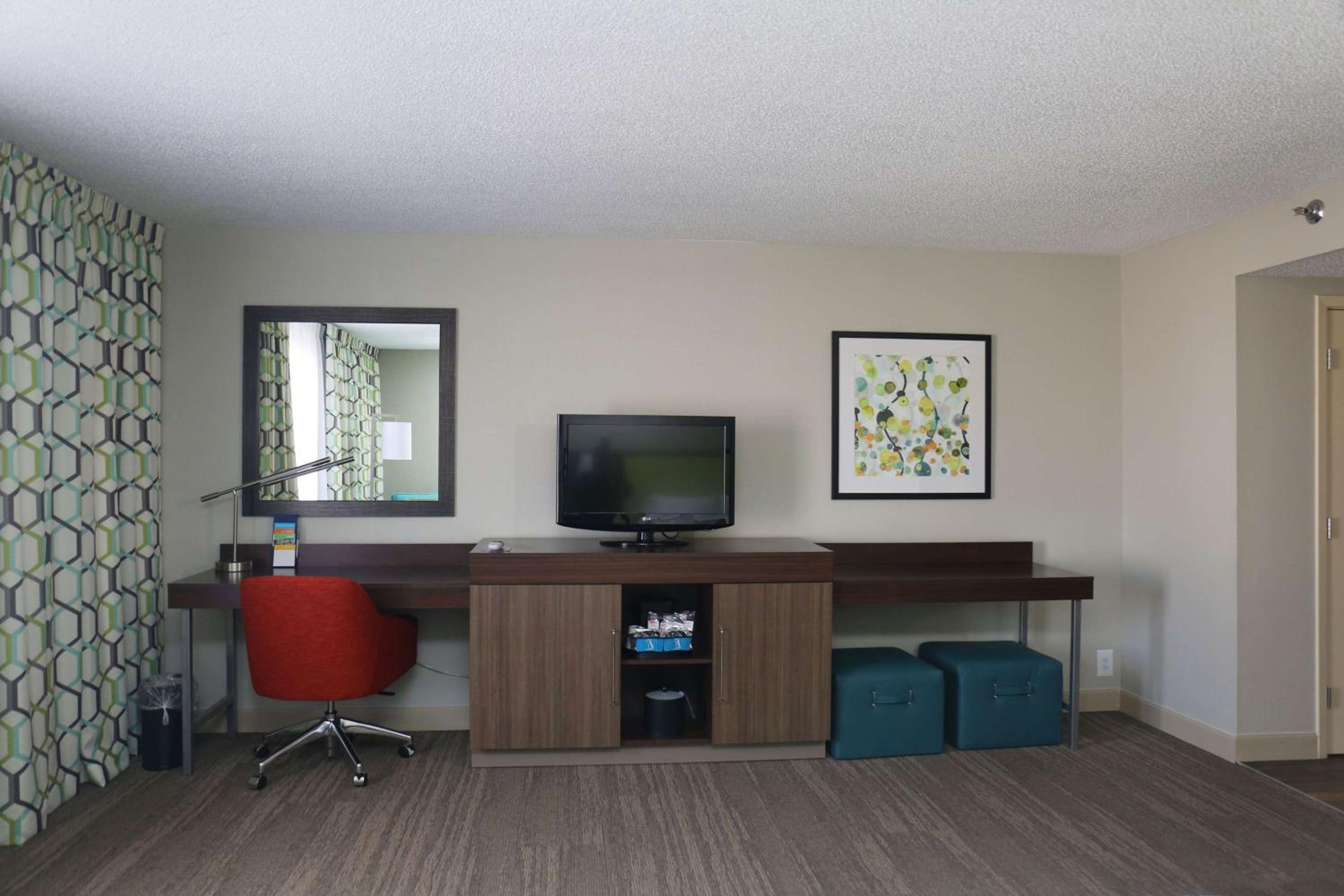 Deluxe King Room with Sofa Bed - Non-Smoking - Photo 1