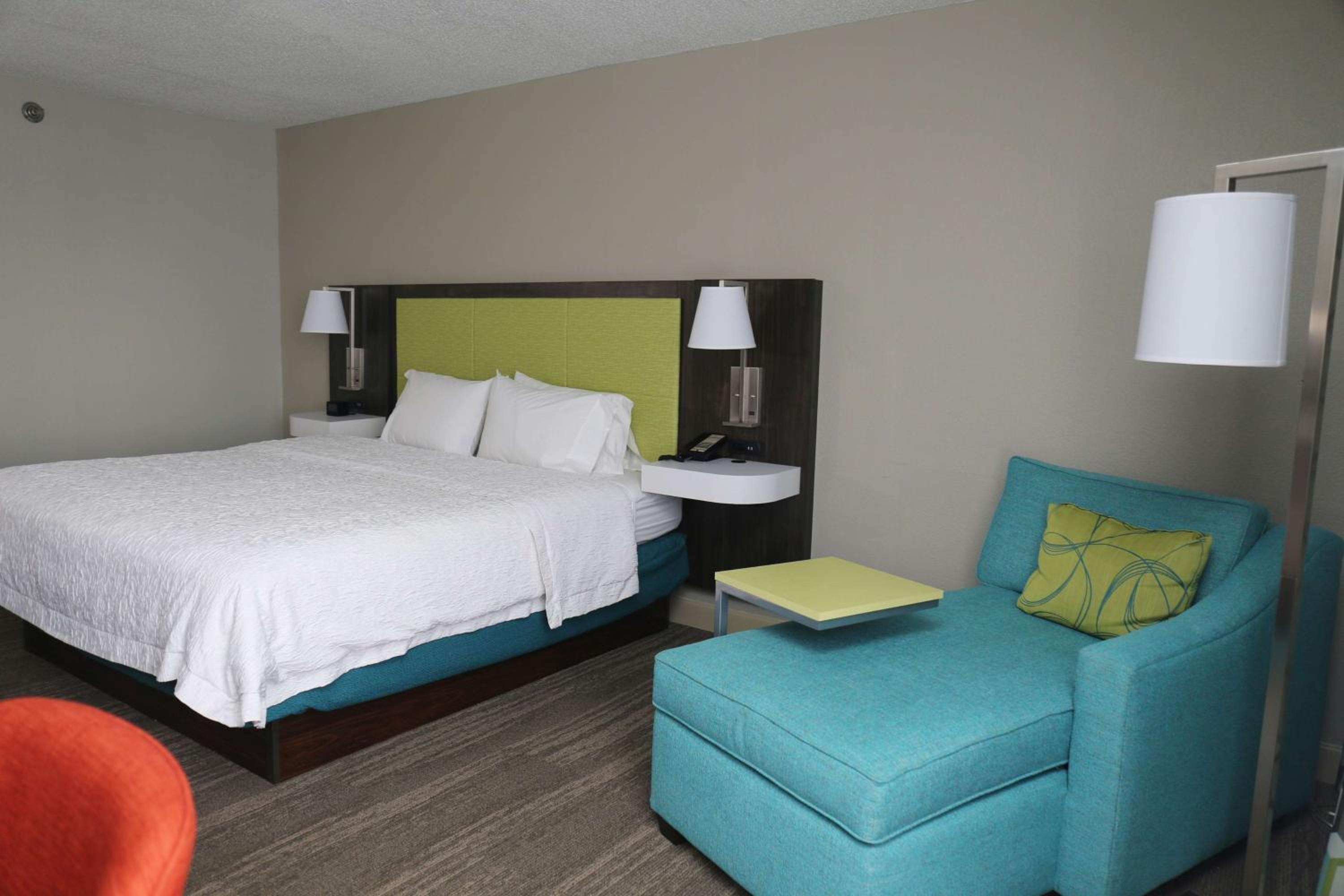 King Room with King Bed - Non-Smoking - Photo 1
