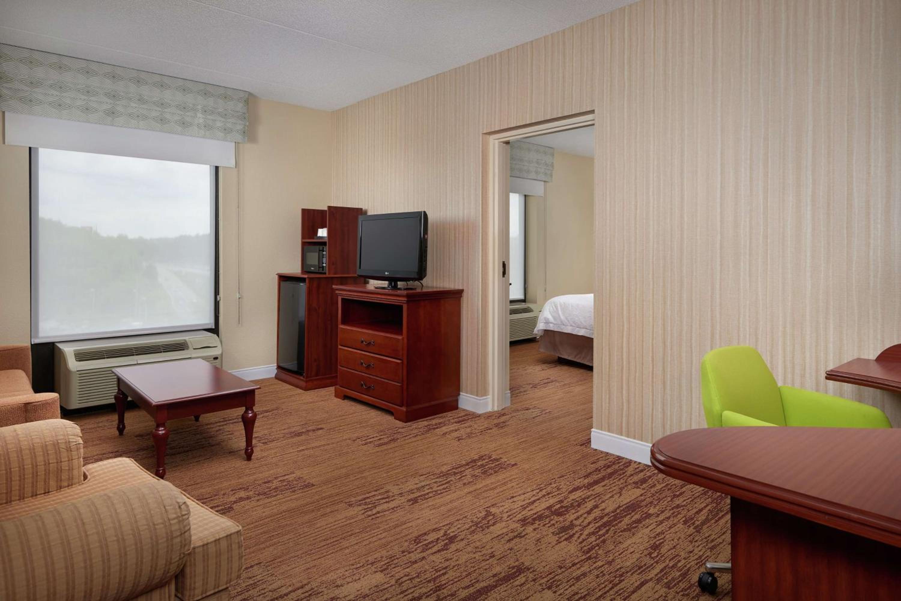 One-Bedroom King Suite with Sofa Bed - Non-Smoking - Photo 3