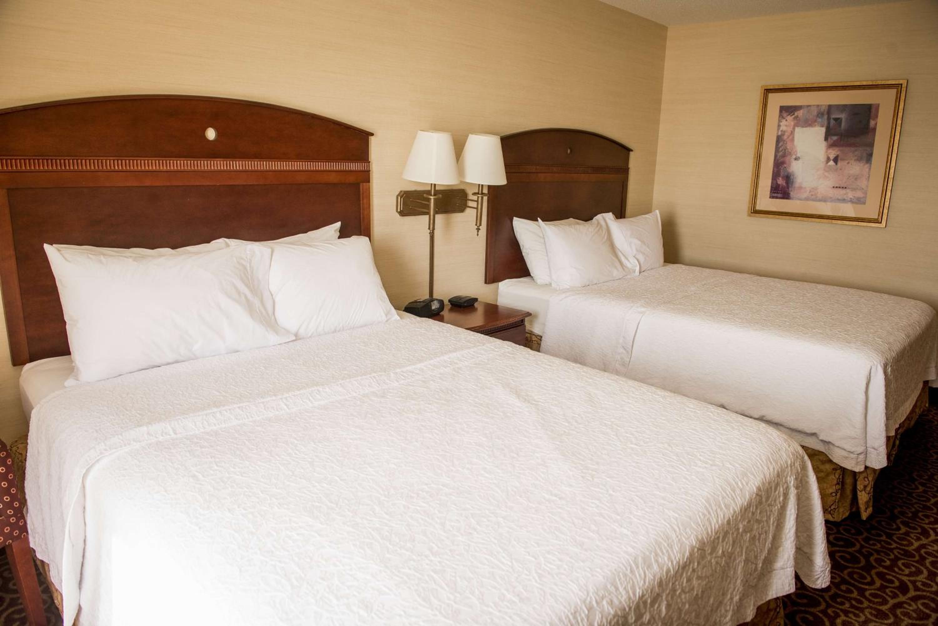 Queen Room with Two Queen Beds - Photo 2
