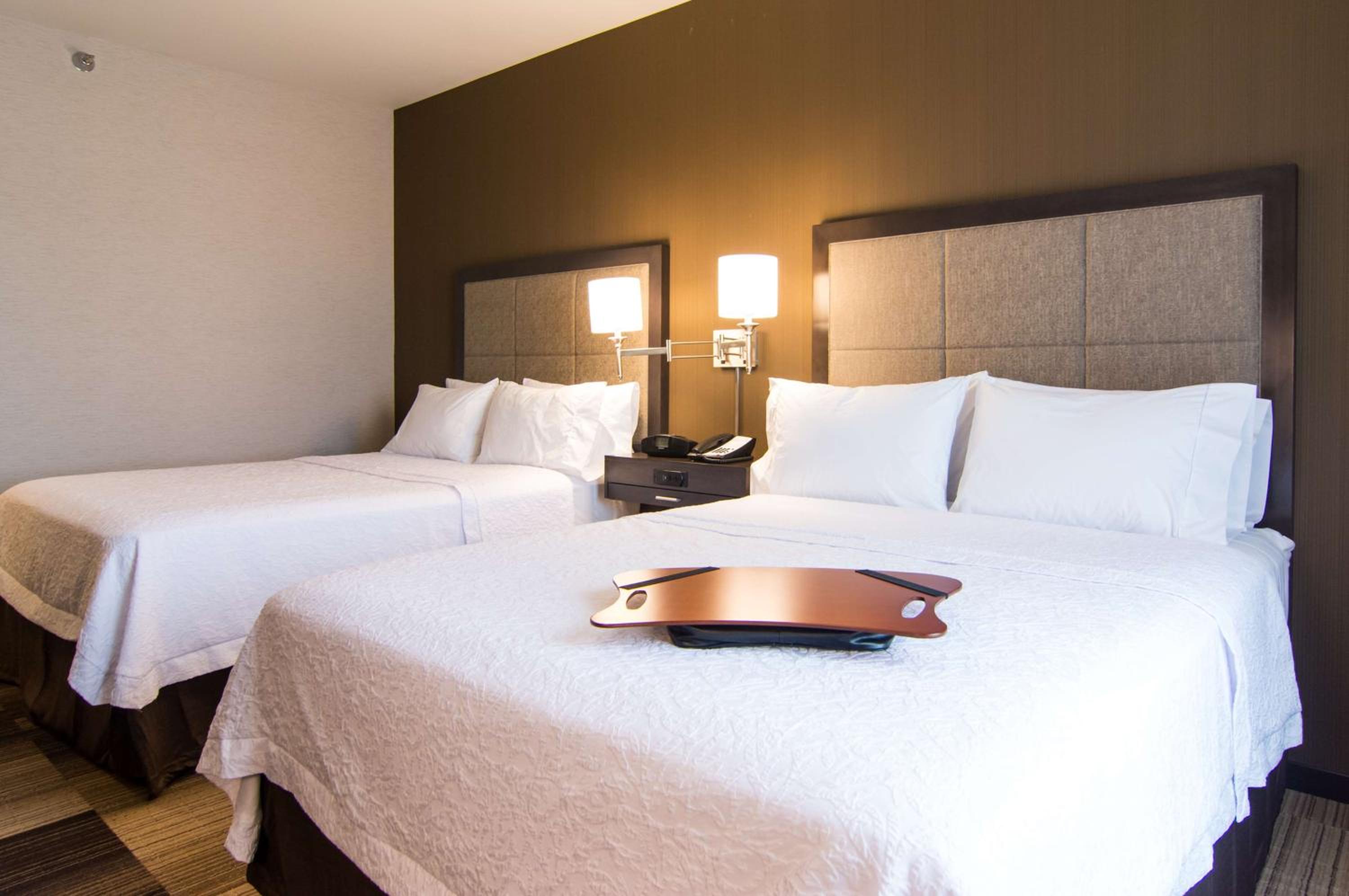 Queen Room with Two Queen Beds - Non-Smoking photo 3