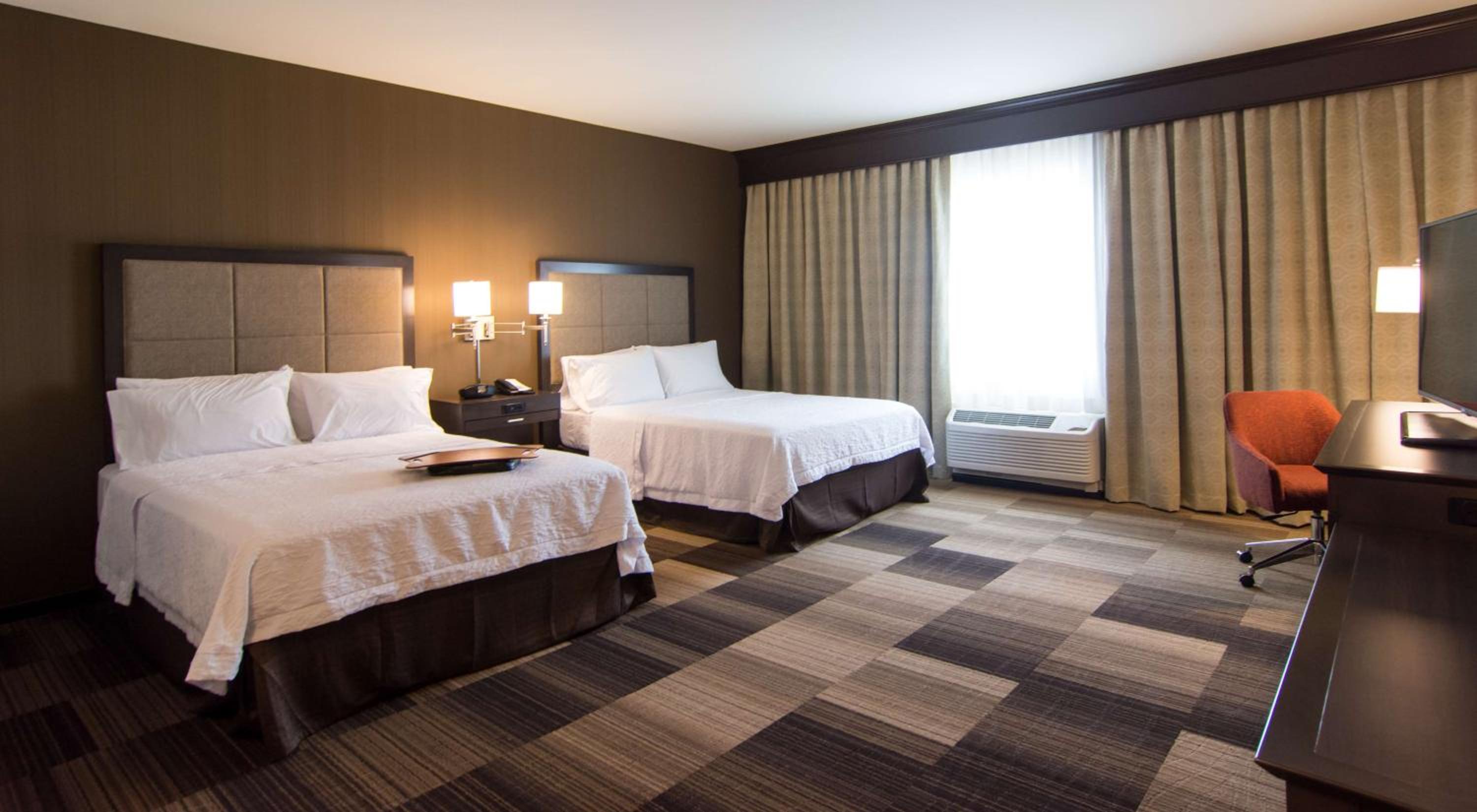 Queen Room with Two Queen Beds - Mobility and Hearing Access/Non-Smoking photo 3