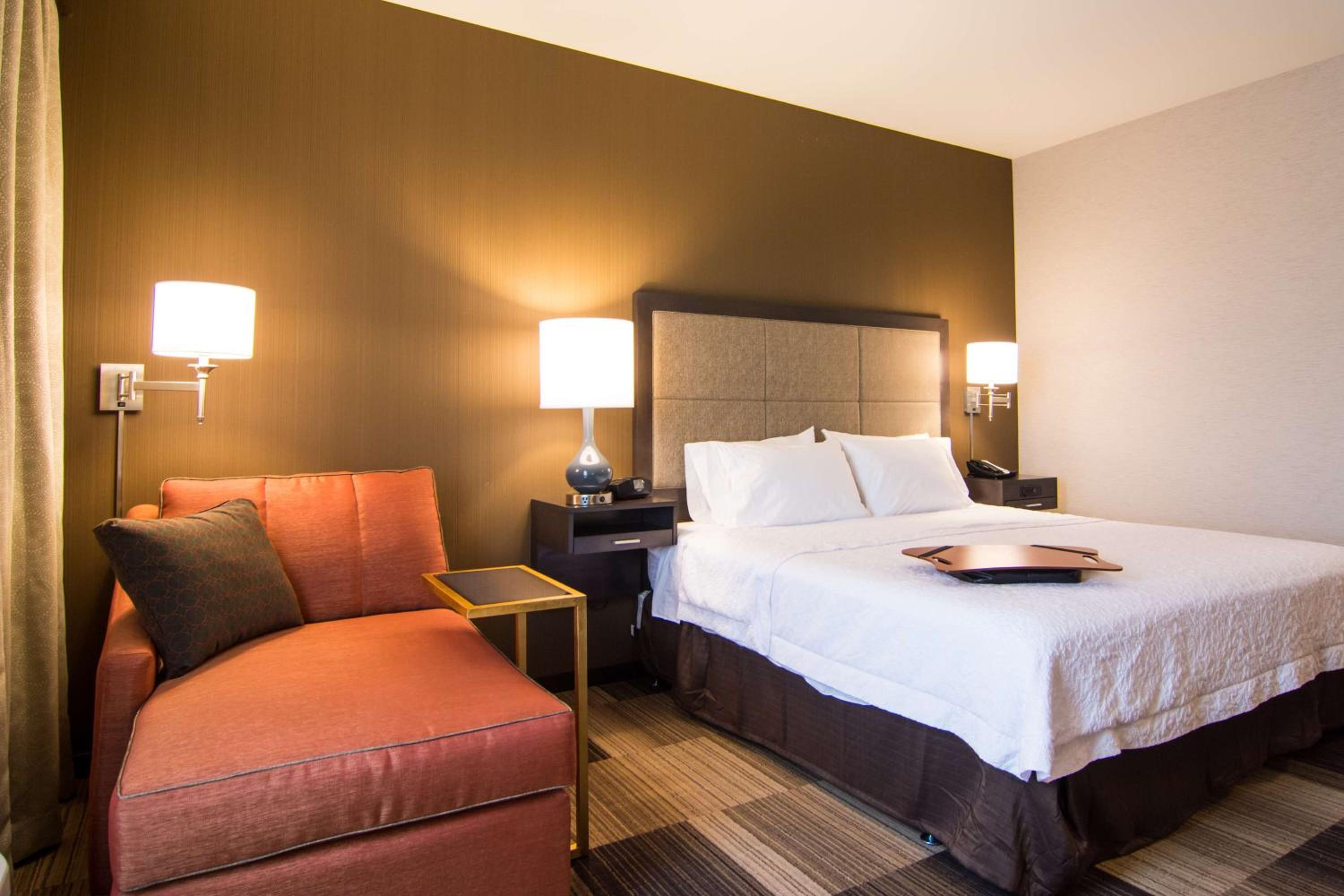 King Room with Roll-In Shower - Mobility and Hearing Access/Non-Smoking photo 2