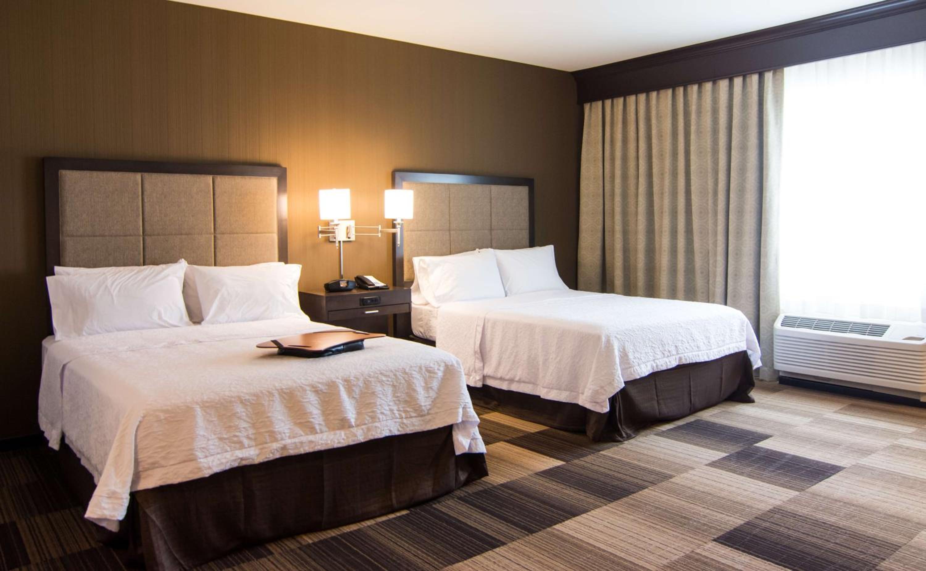 Queen Room with Two Queen Beds - Mobility and Hearing Access/Non-Smoking photo 2