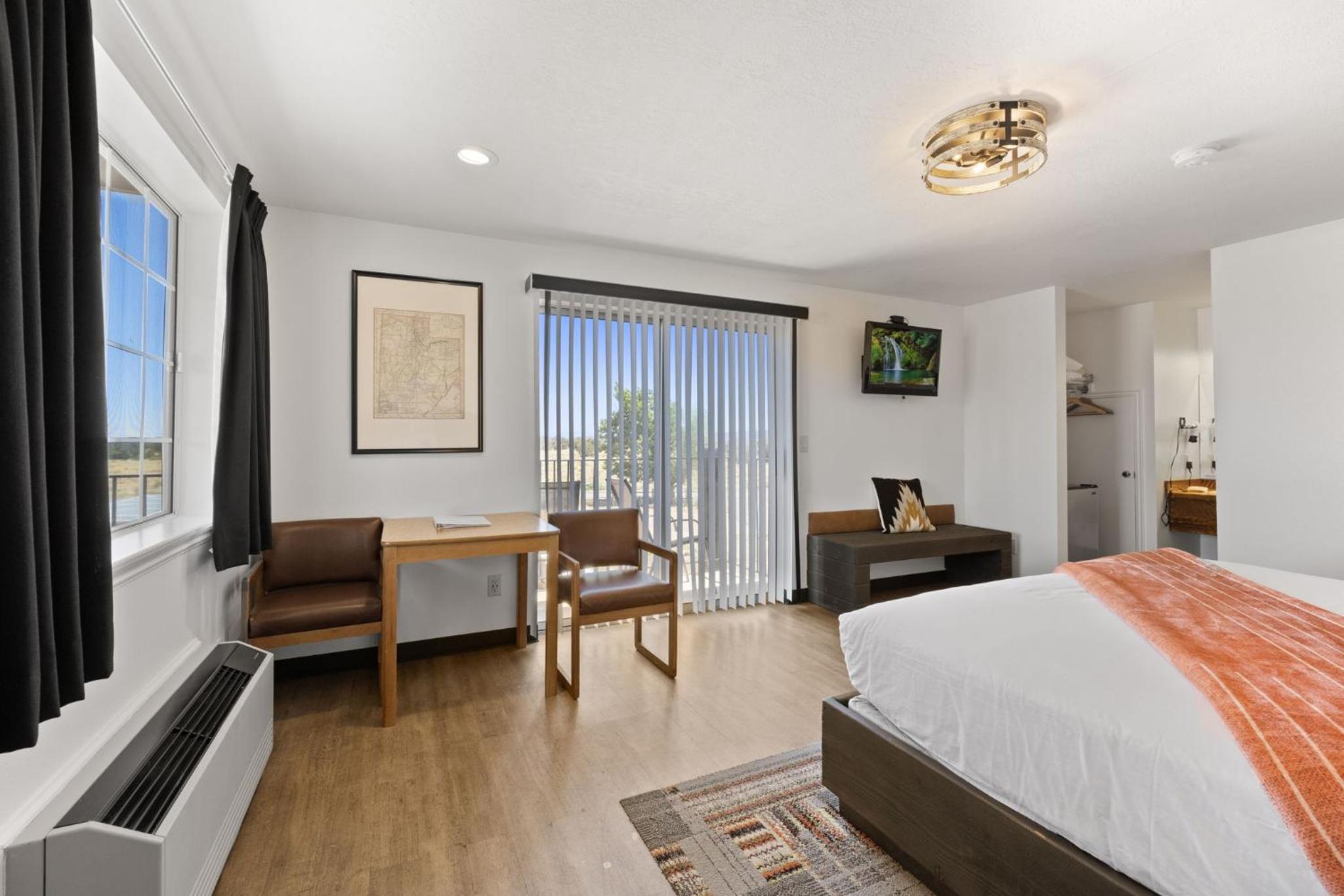 King Suite with Spa Bath photo 3