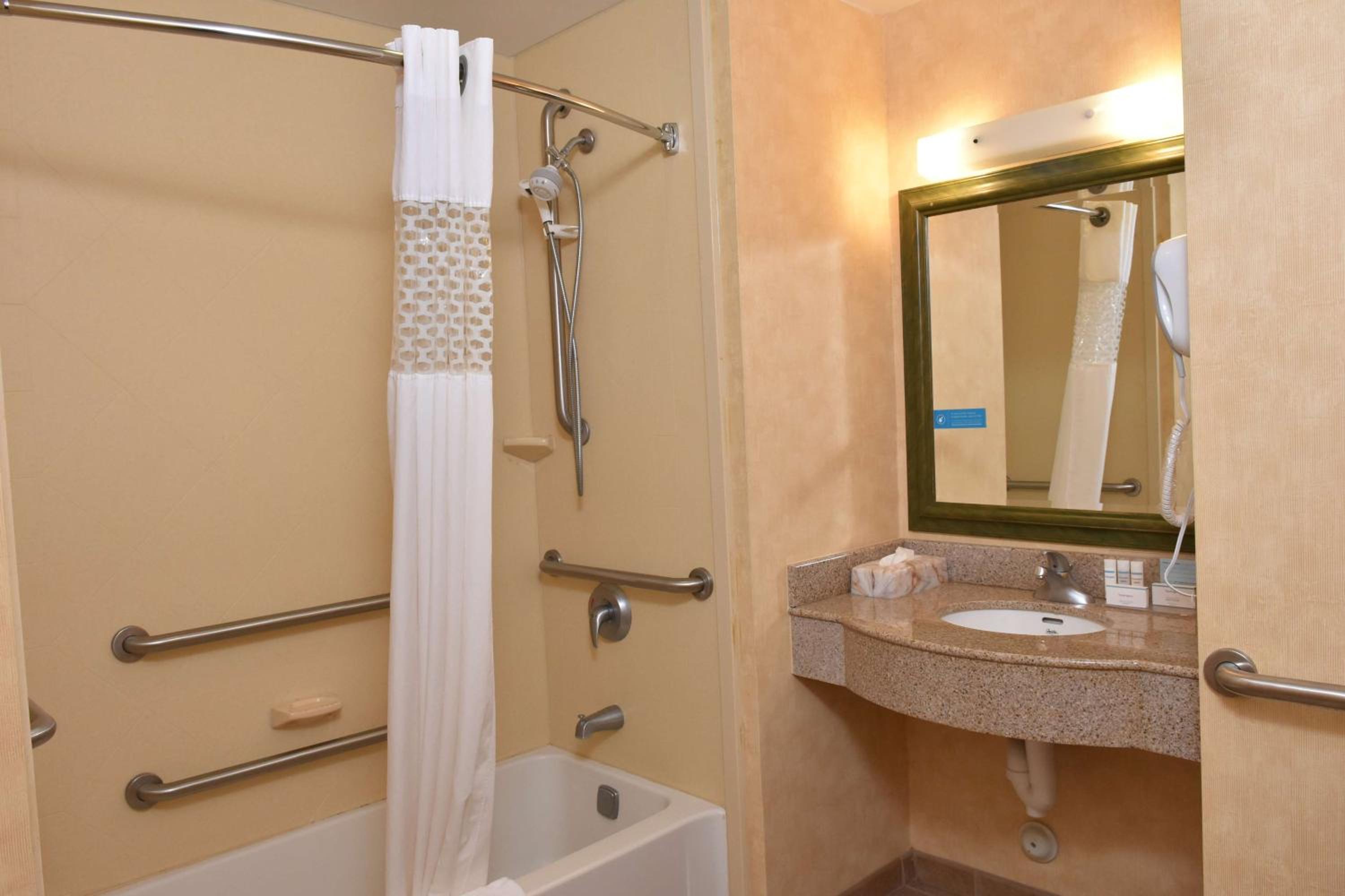 King Room - Mobility Access/Non-Smoking - Photo 3