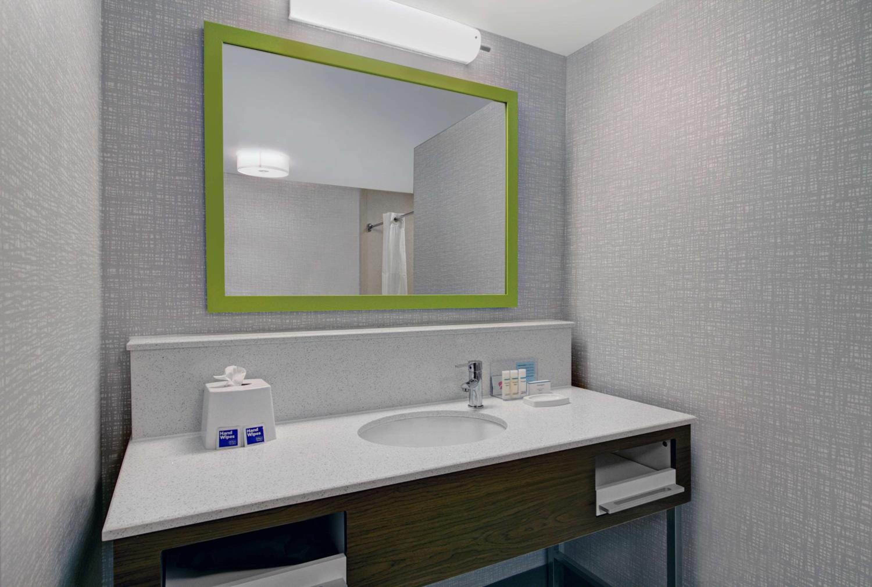 Queen Room with Two Queen Beds - Mobility and Hearing Access/Non-Smoking - Photo 4