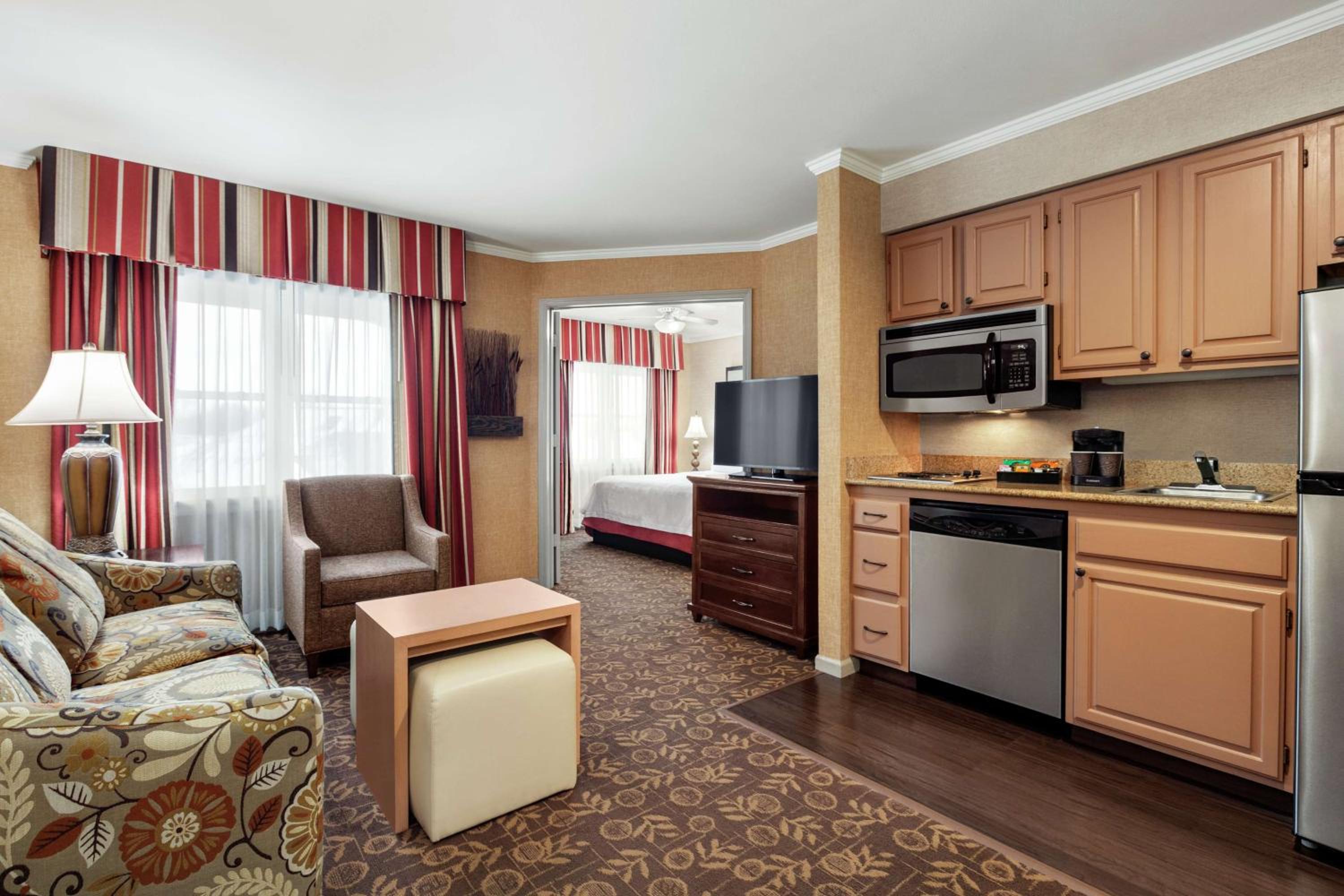 One-Bedroom King Suite - Non-Smoking - Photo 3