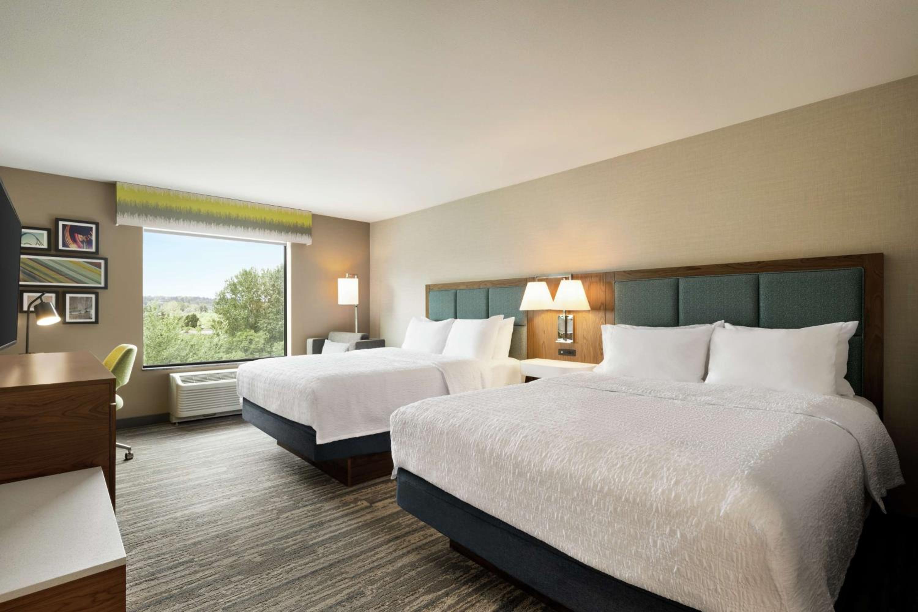 Room with Two Queen Beds - Non-Smoking - Photo 2