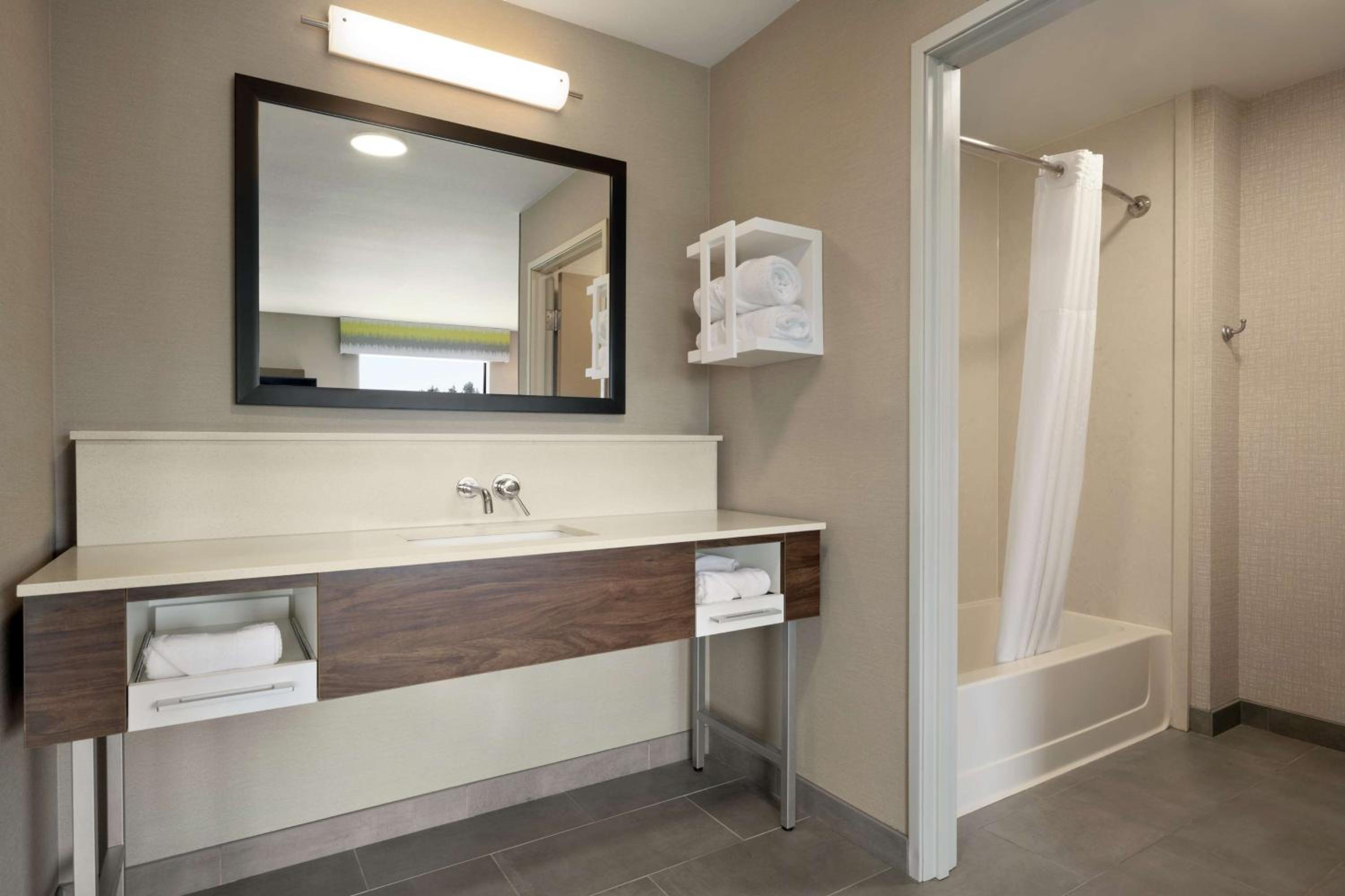 King Studio Suite - Non-Smoking - Photo 5