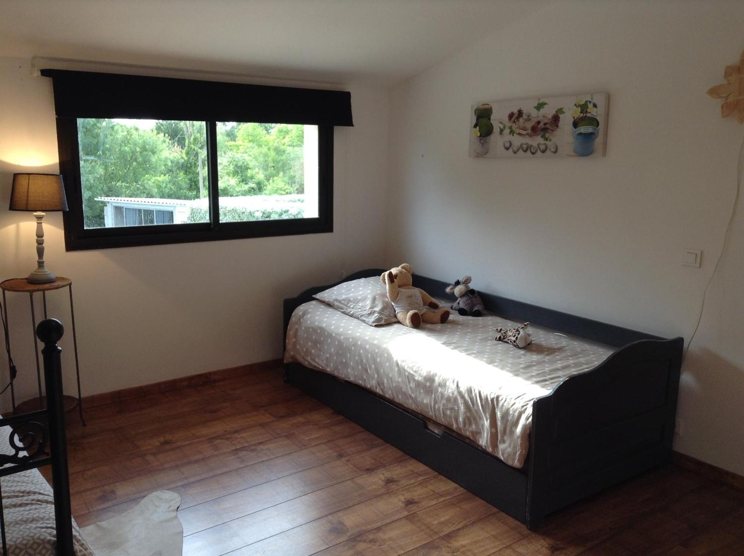 Quadruple Room with Bathroom - Photo 2