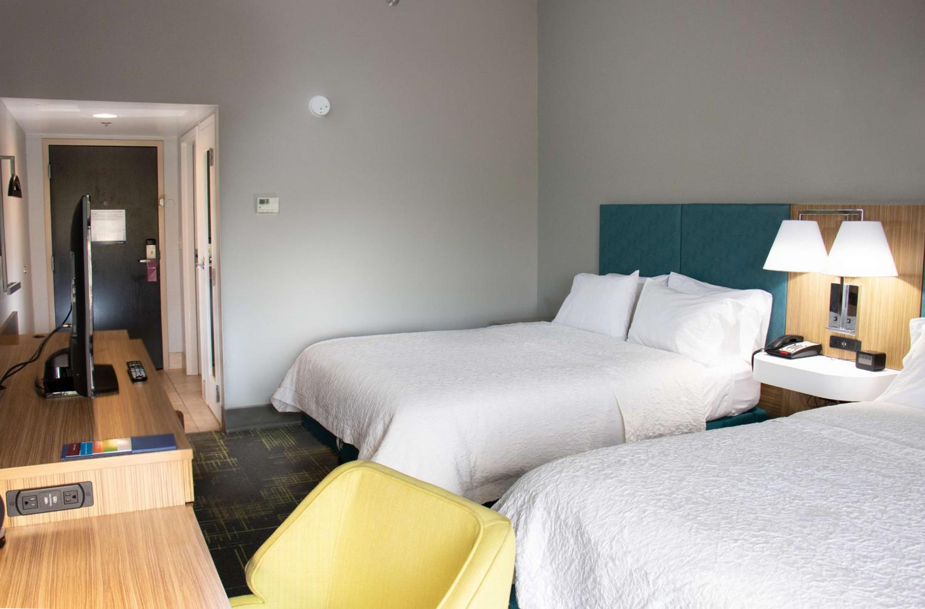 Room with Two Queen Beds - Non-Smoking - Photo 1