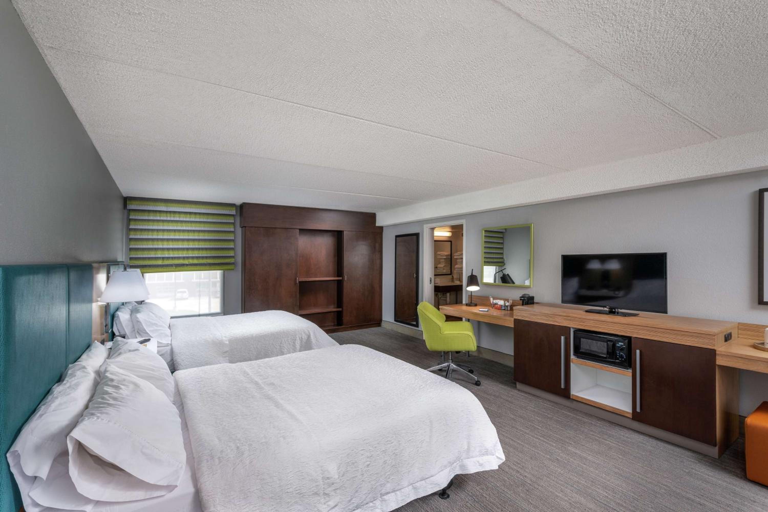 Queen Room with Two Queen Beds - Mobility and Hearing Access/Non-Smoking - Photo 2