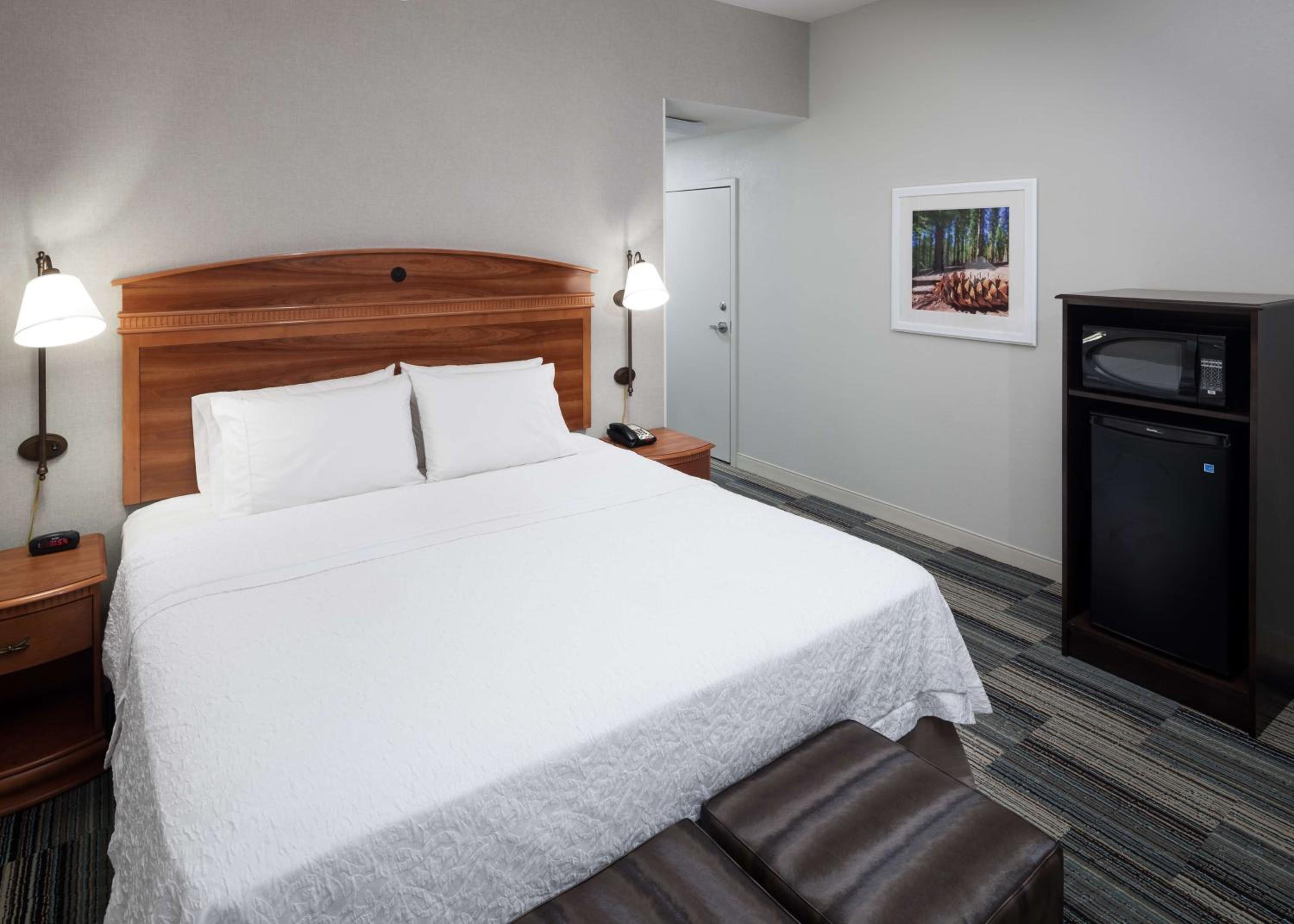 King Room with King Bed - Non-Smoking - Photo 1