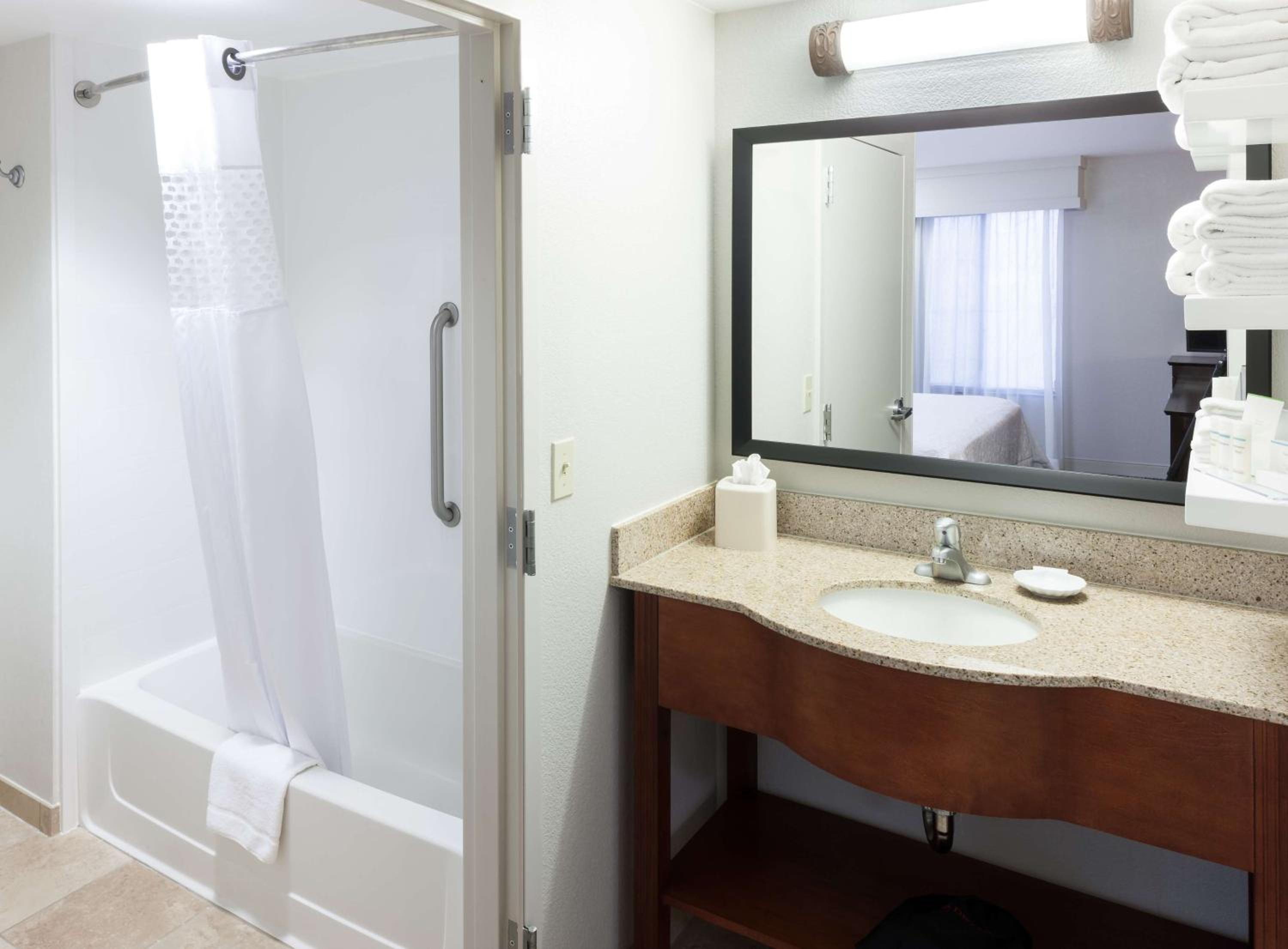 King Studio Suite - Non-Smoking - Photo 3