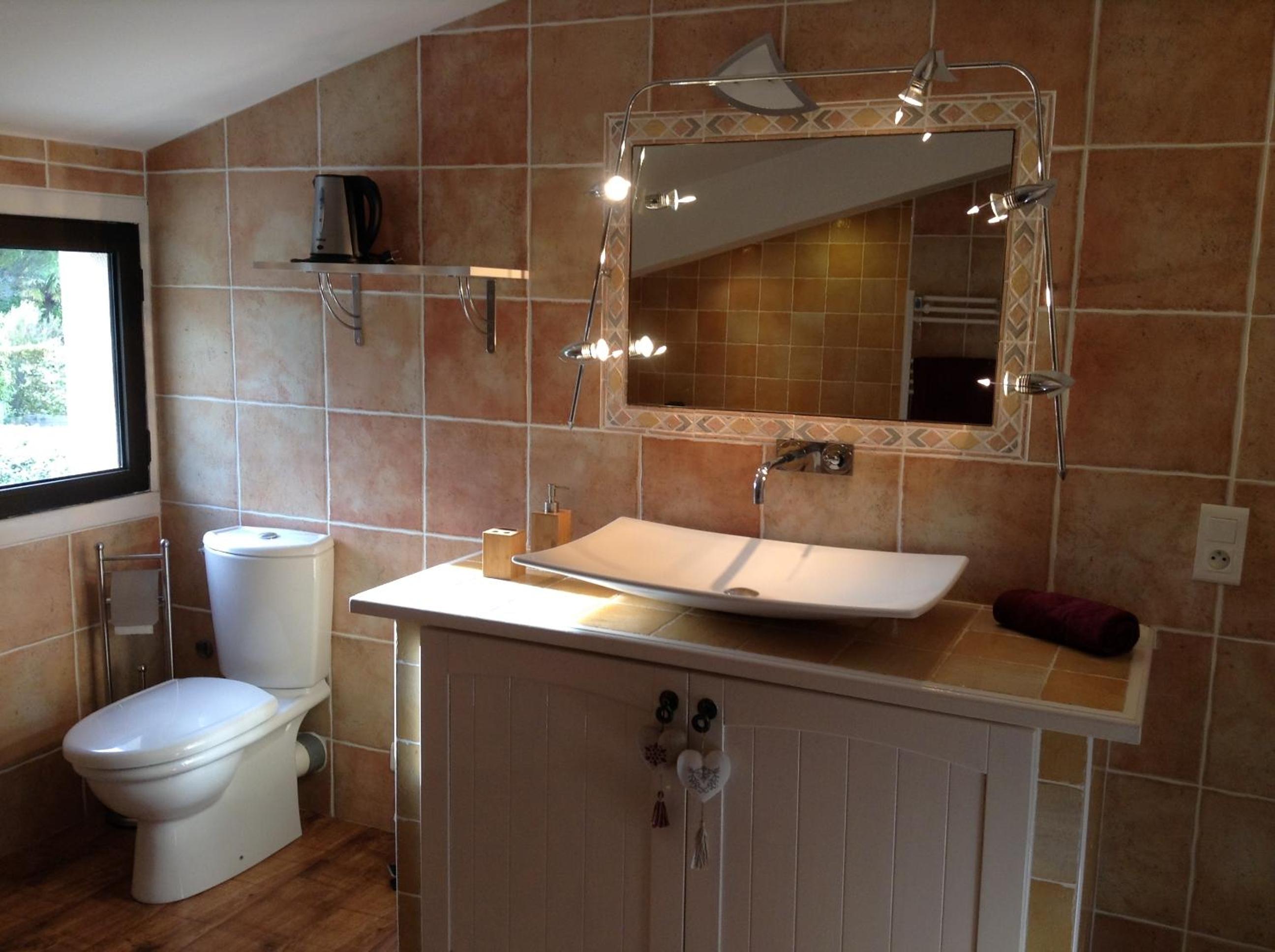 Quadruple Room with Bathroom - Photo 9