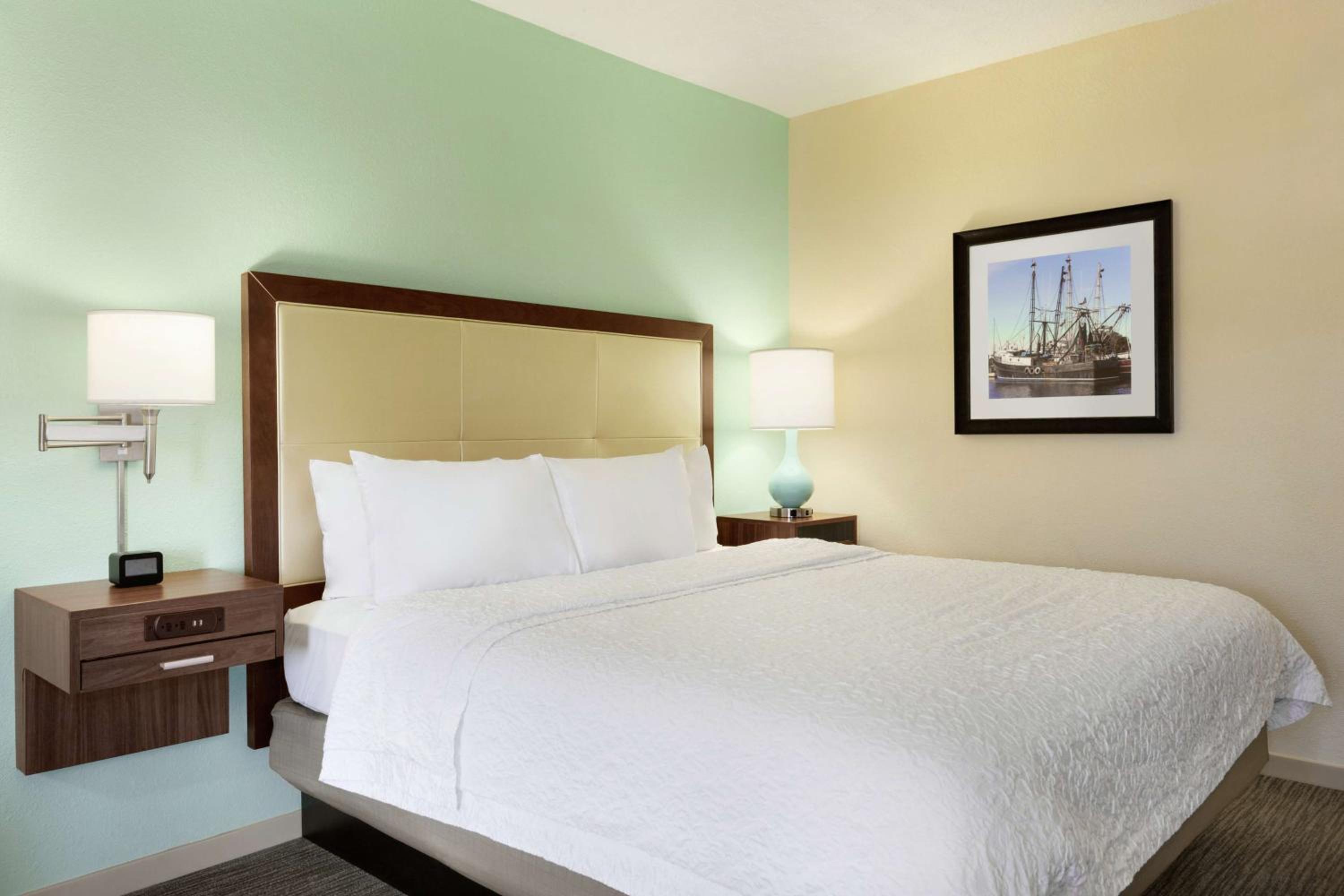 King Room - Non-Smoking - Photo 1
