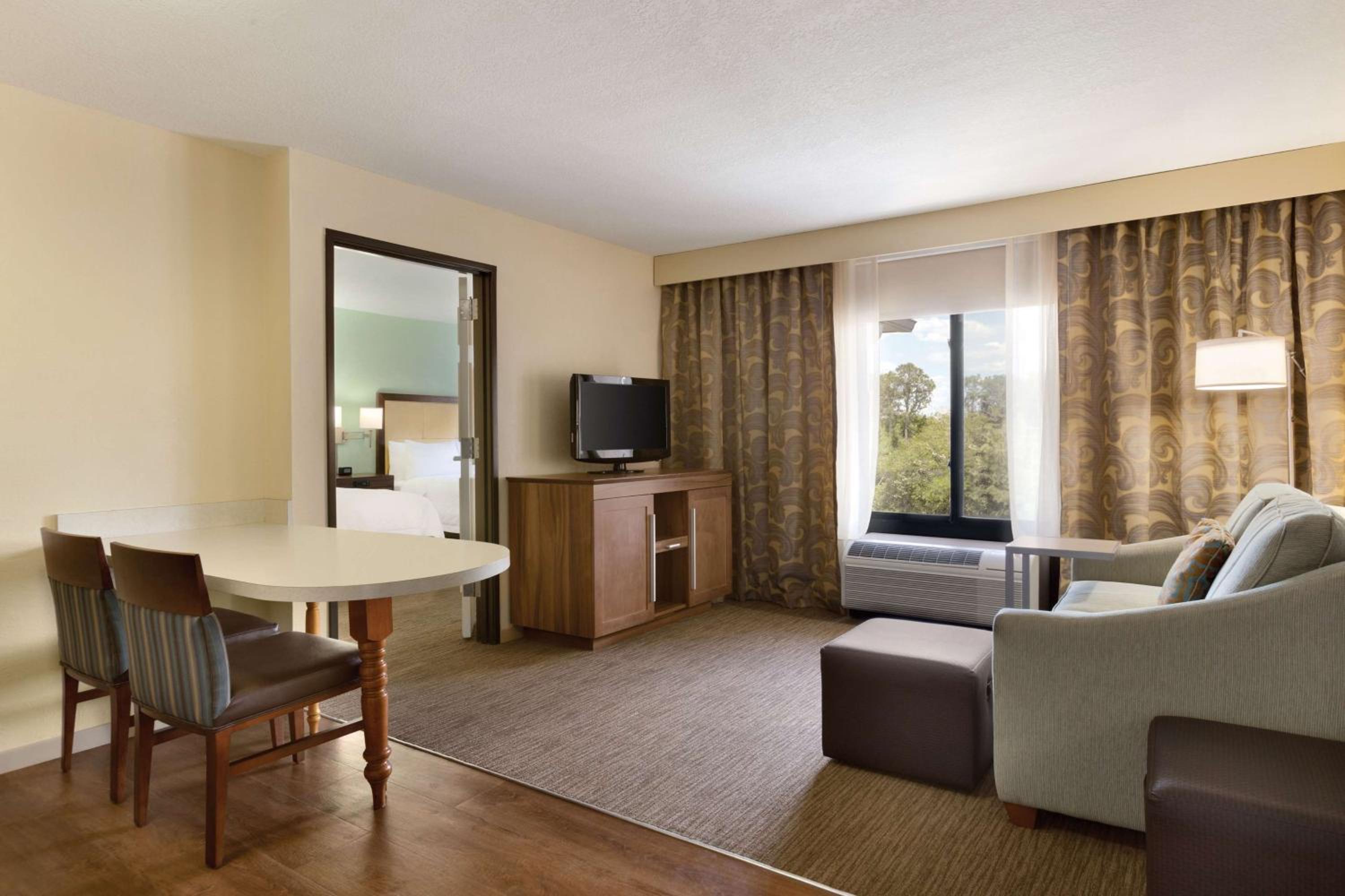 One-Bedroom Queen Suite With Two Queen Beds - Non-Smoking - Photo 1