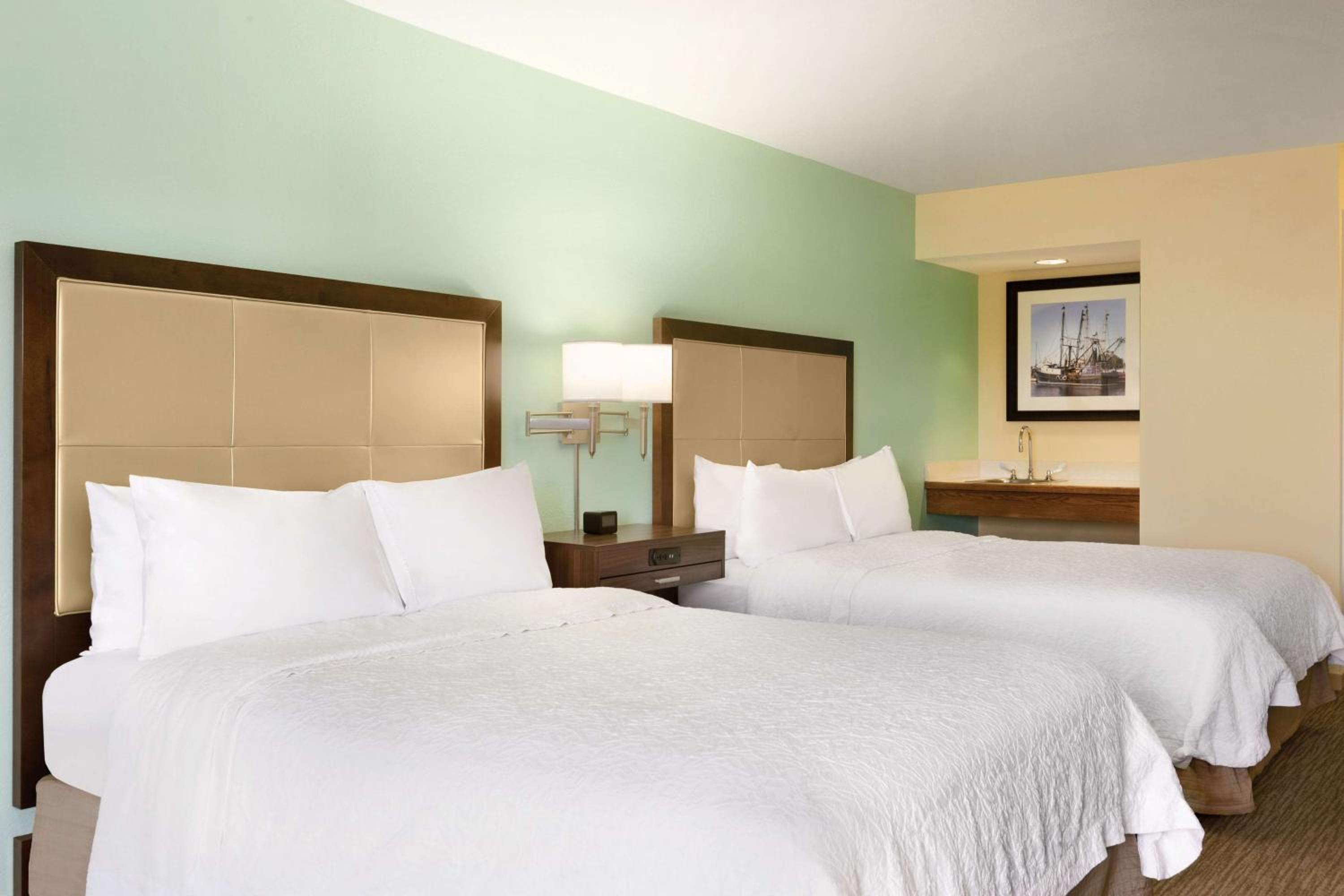 Queen Room With Two Queen Beds - Mobility And Hearing Access/Non-Smoking - Photo 1